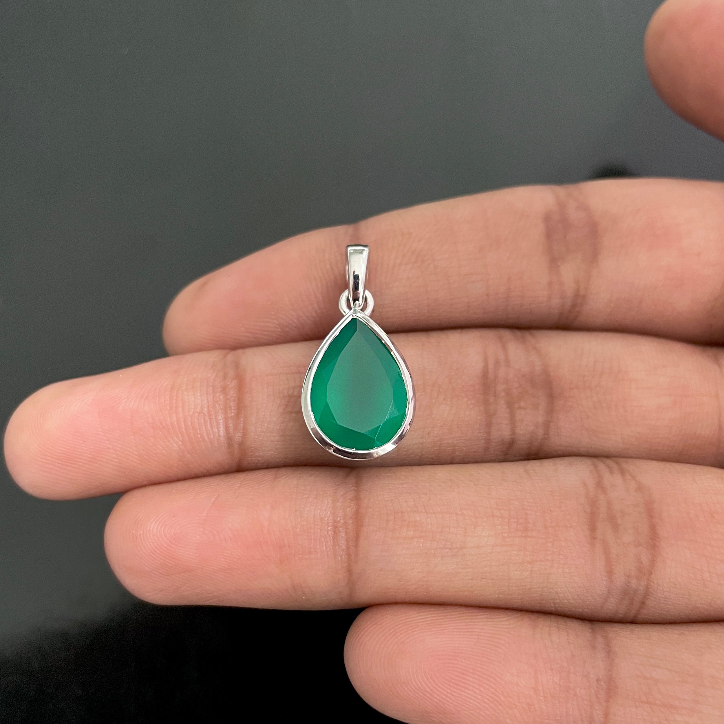 Green Onyx Pendant-(GRO-SP-463.)