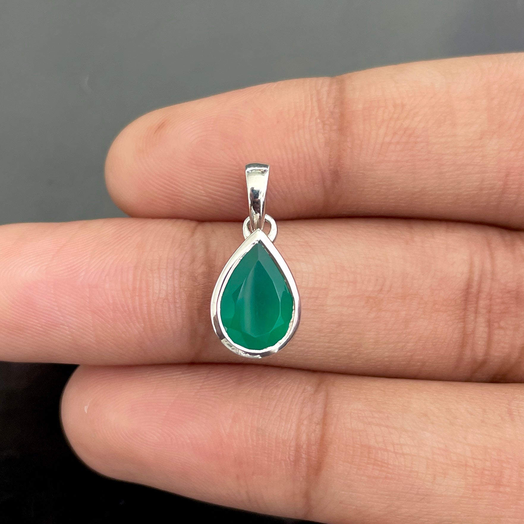 Green Onyx Pendant-(GRO-SP-468.)