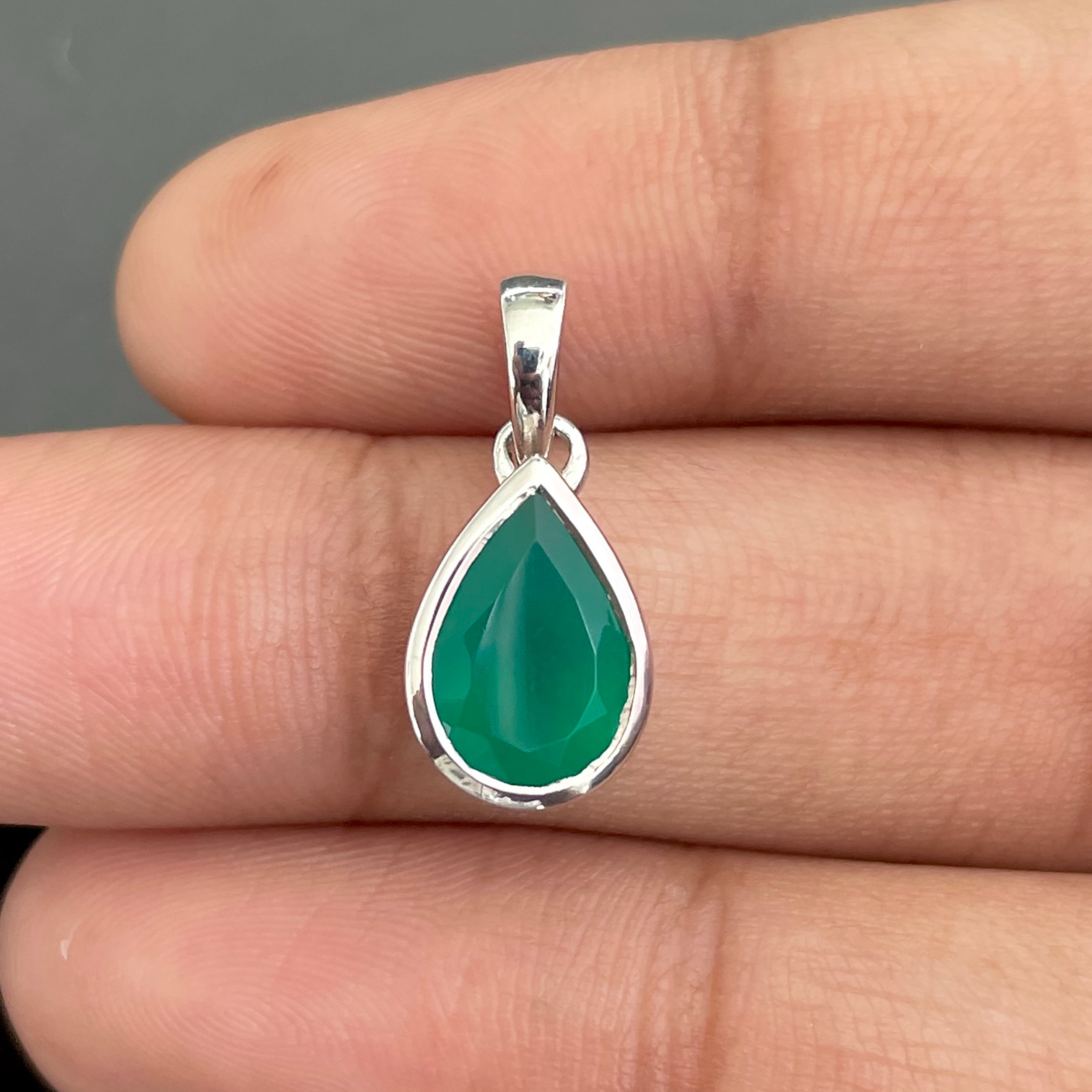 Green Onyx Pendant-(GRO-SP-468.)