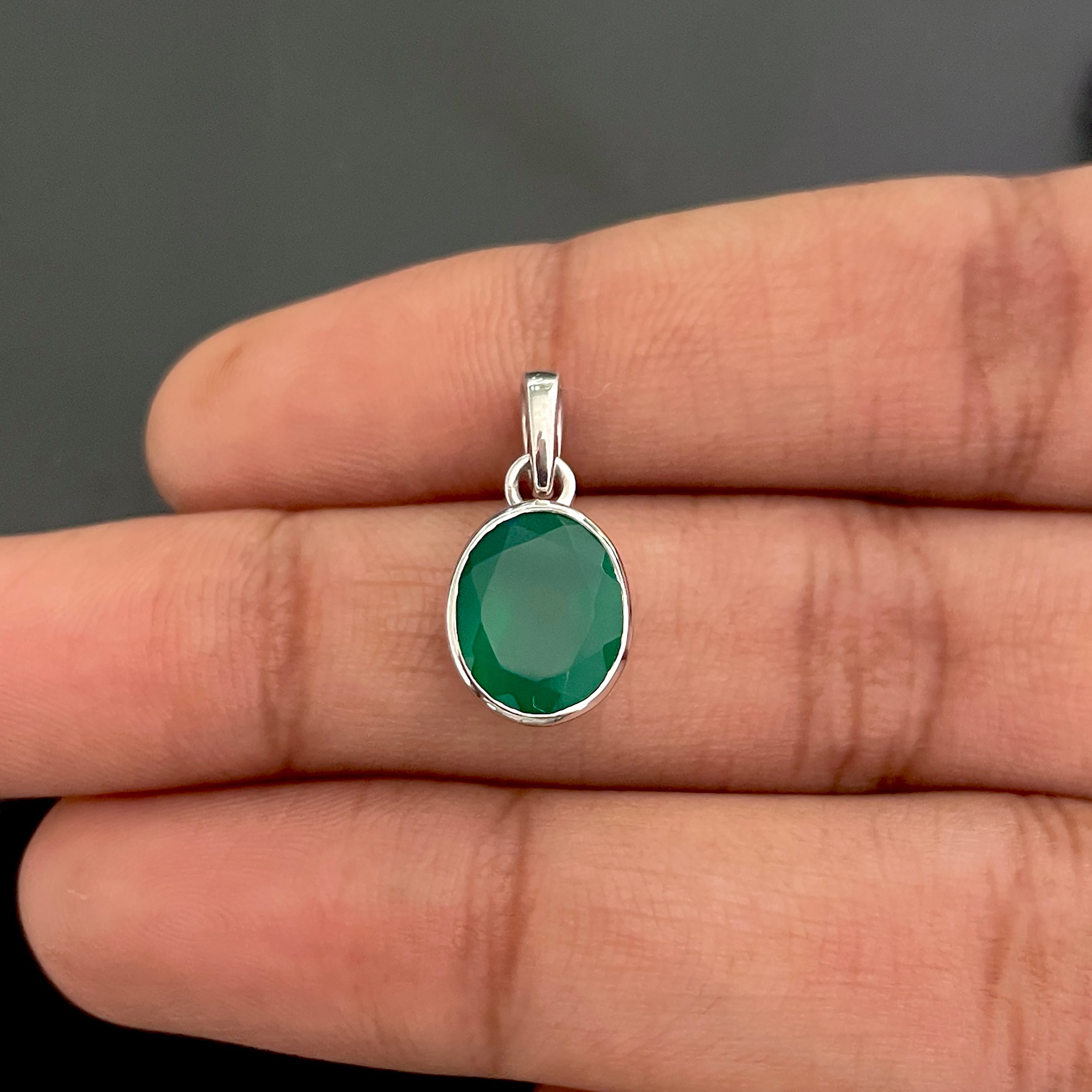 Green Onyx Pendant-(GRO-SP-734.)