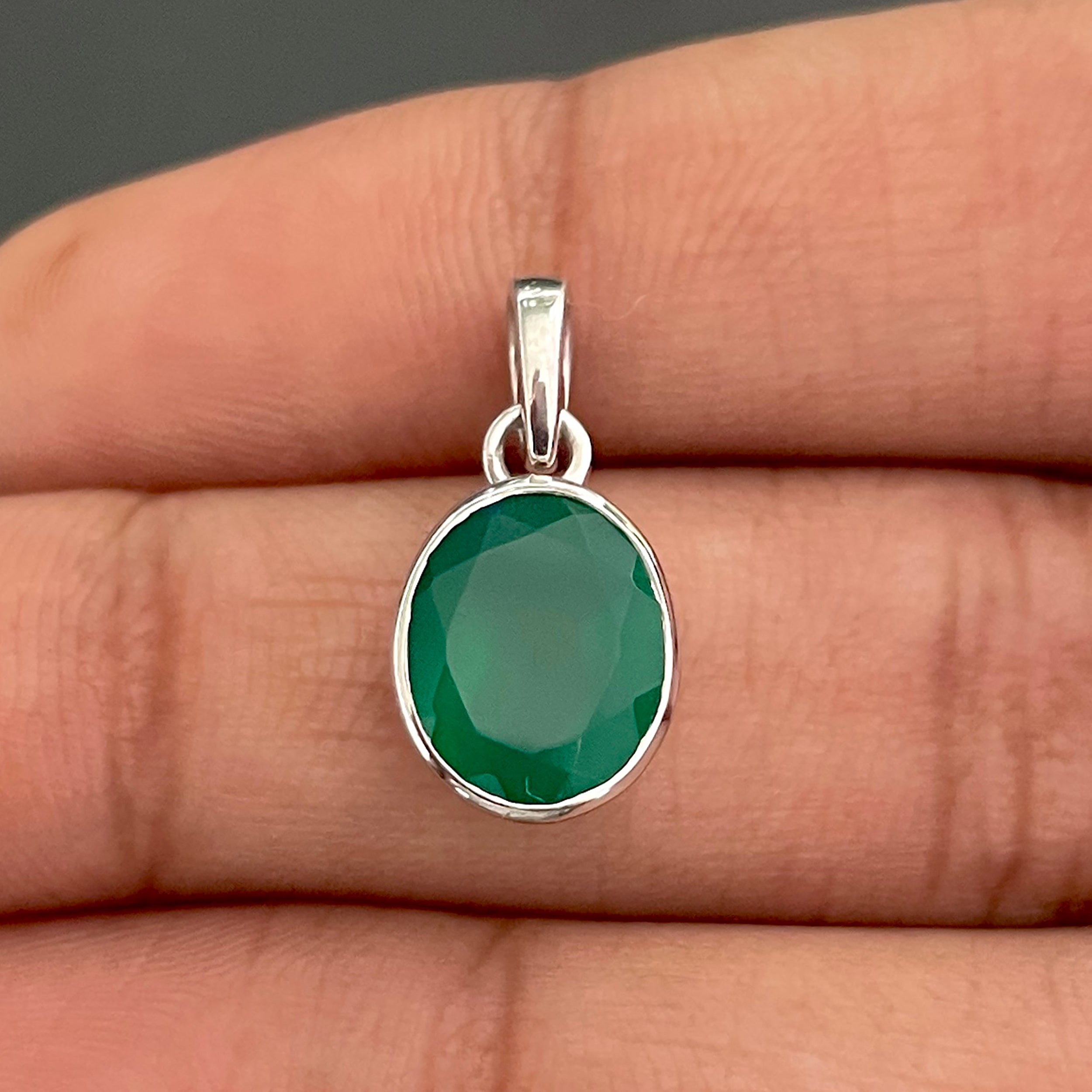 Green Onyx Pendant-(GRO-SP-734.)