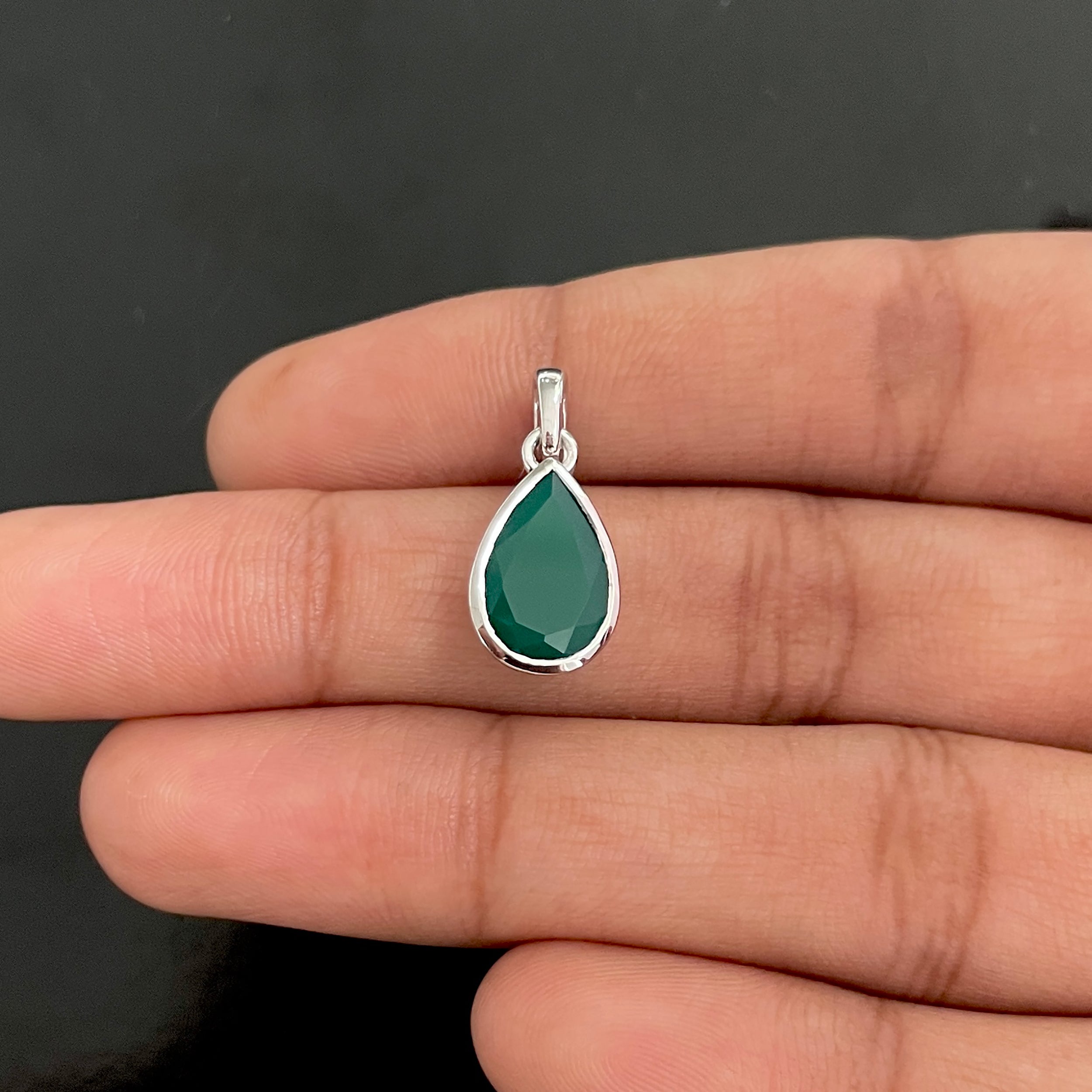 Green Onyx Pendant-(GRO-SP-790.)