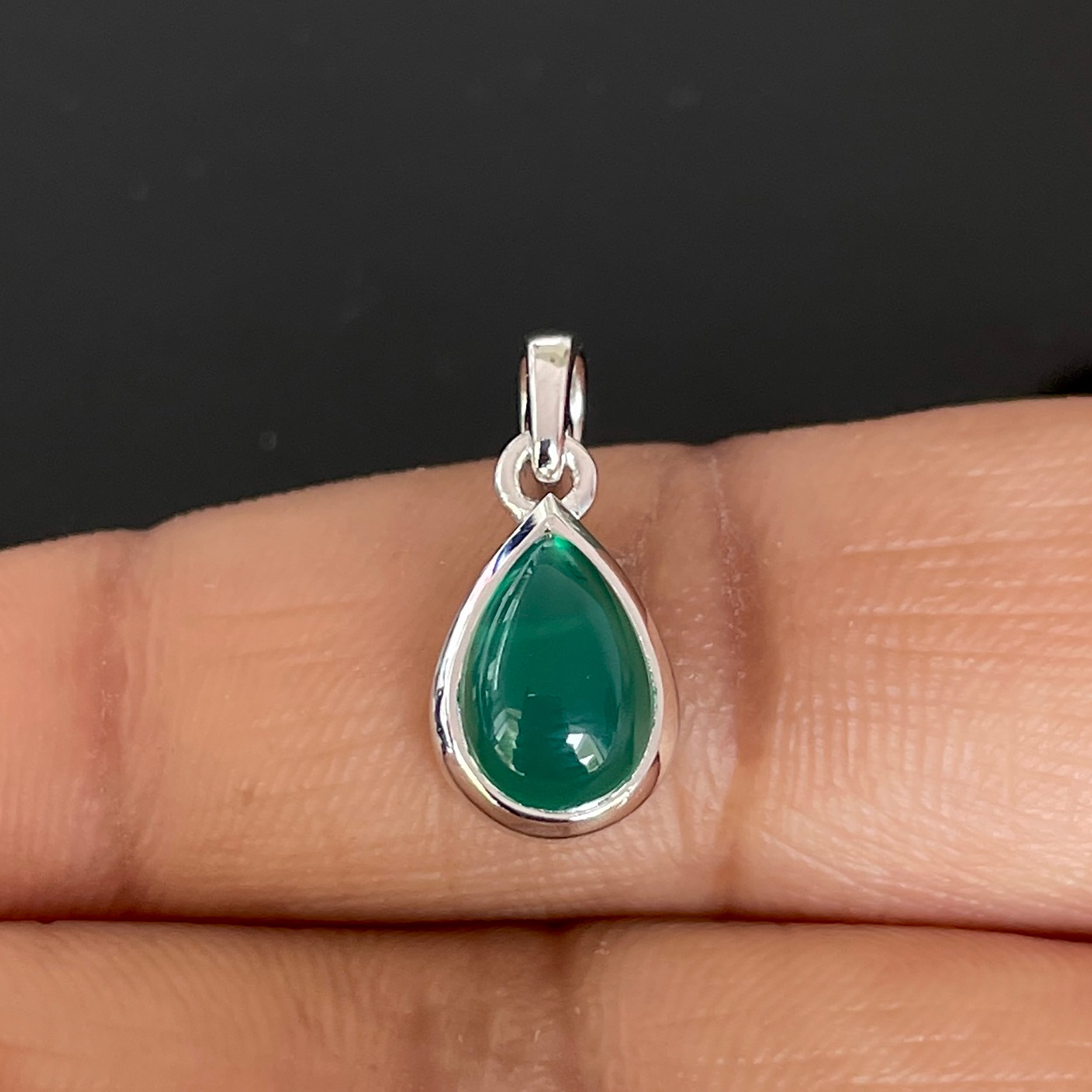 Green Onyx Pendant-(GRO-SP-944.)