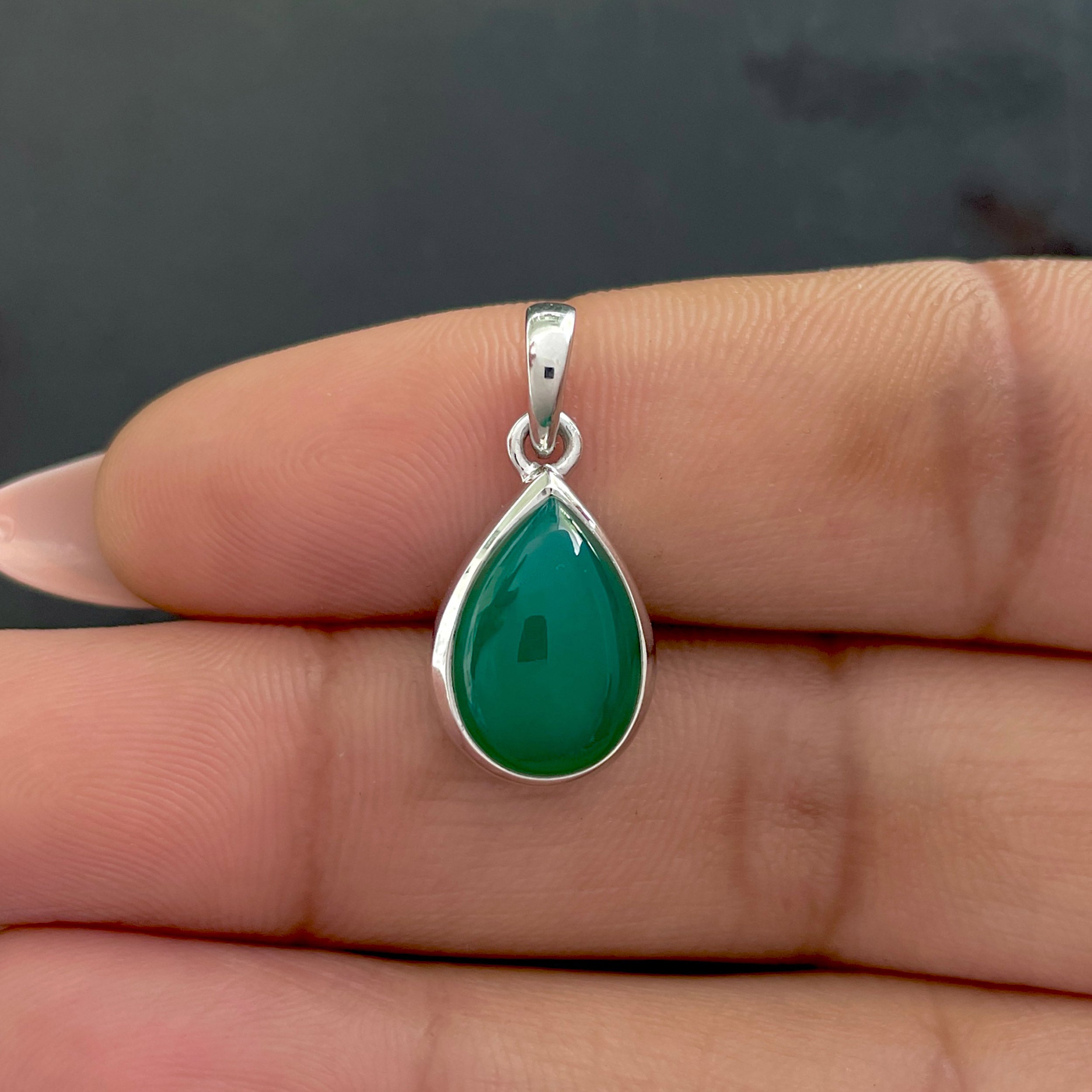 Green Onyx Pendant-(GRO-SP-946.)