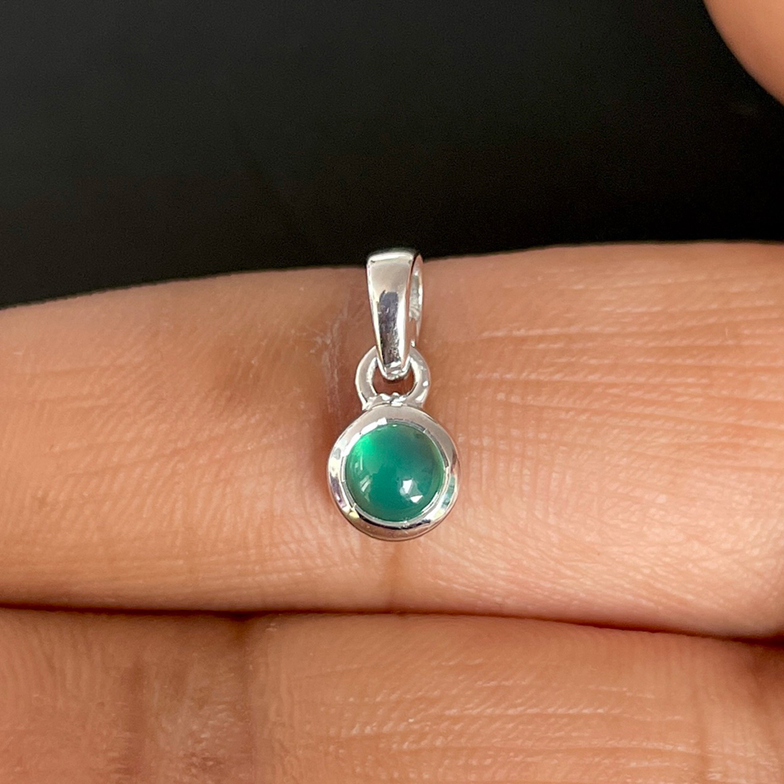 Green Onyx Pendant-(GRO-SP-948.)