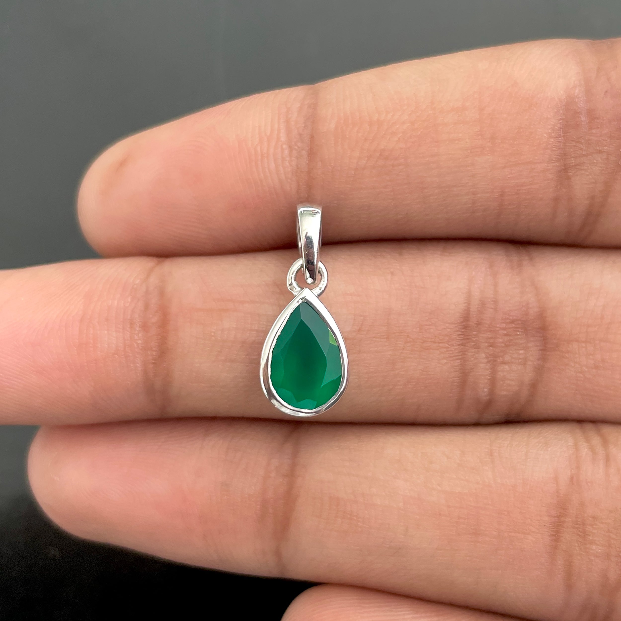 Green Onyx Pendant-(GRO-SP-956.)
