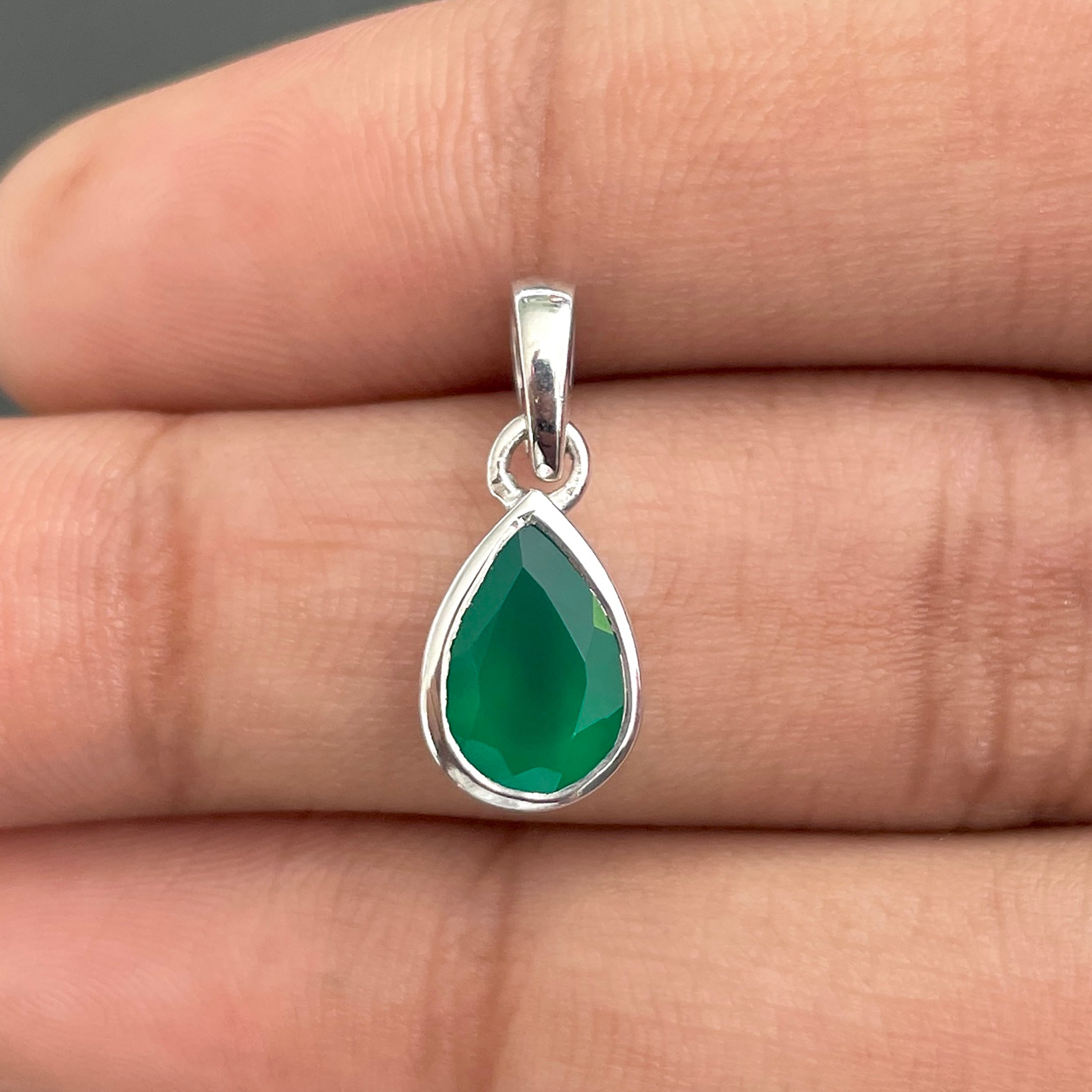 Green Onyx Pendant-(GRO-SP-956.)