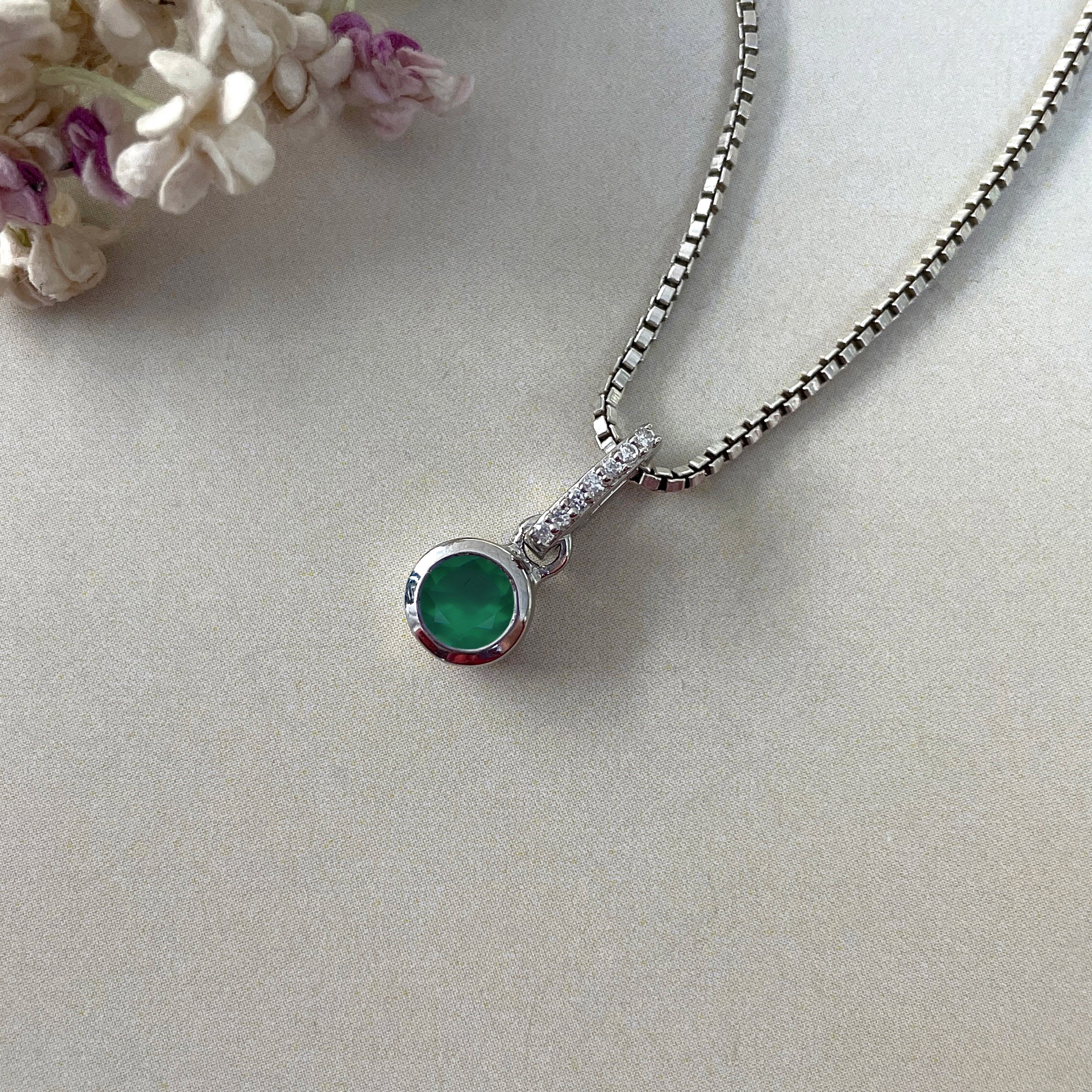 Green Onyx & White Topaz Pendant-(GRO-SP-957.)