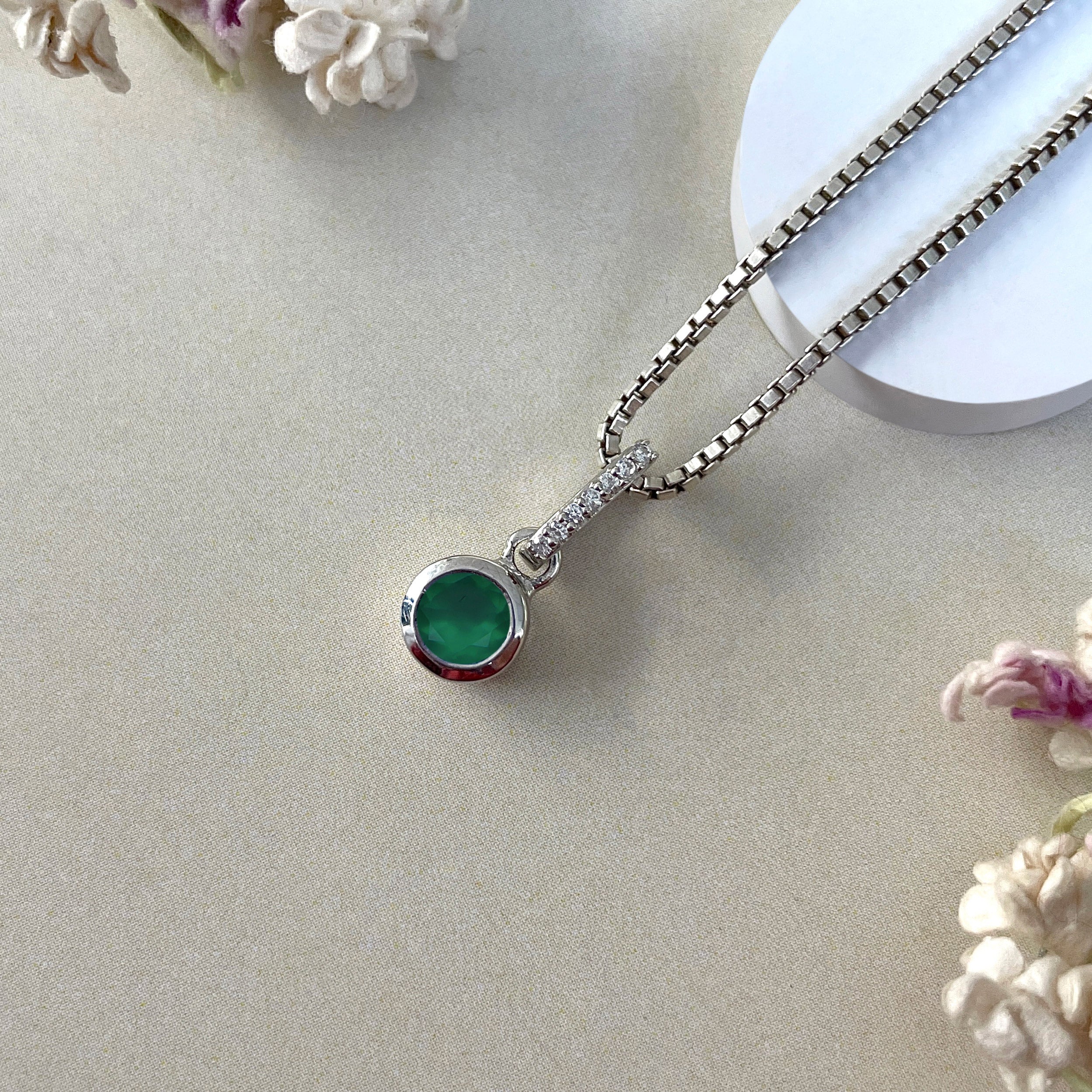 Green Onyx & White Topaz Pendant-(GRO-SP-957.)