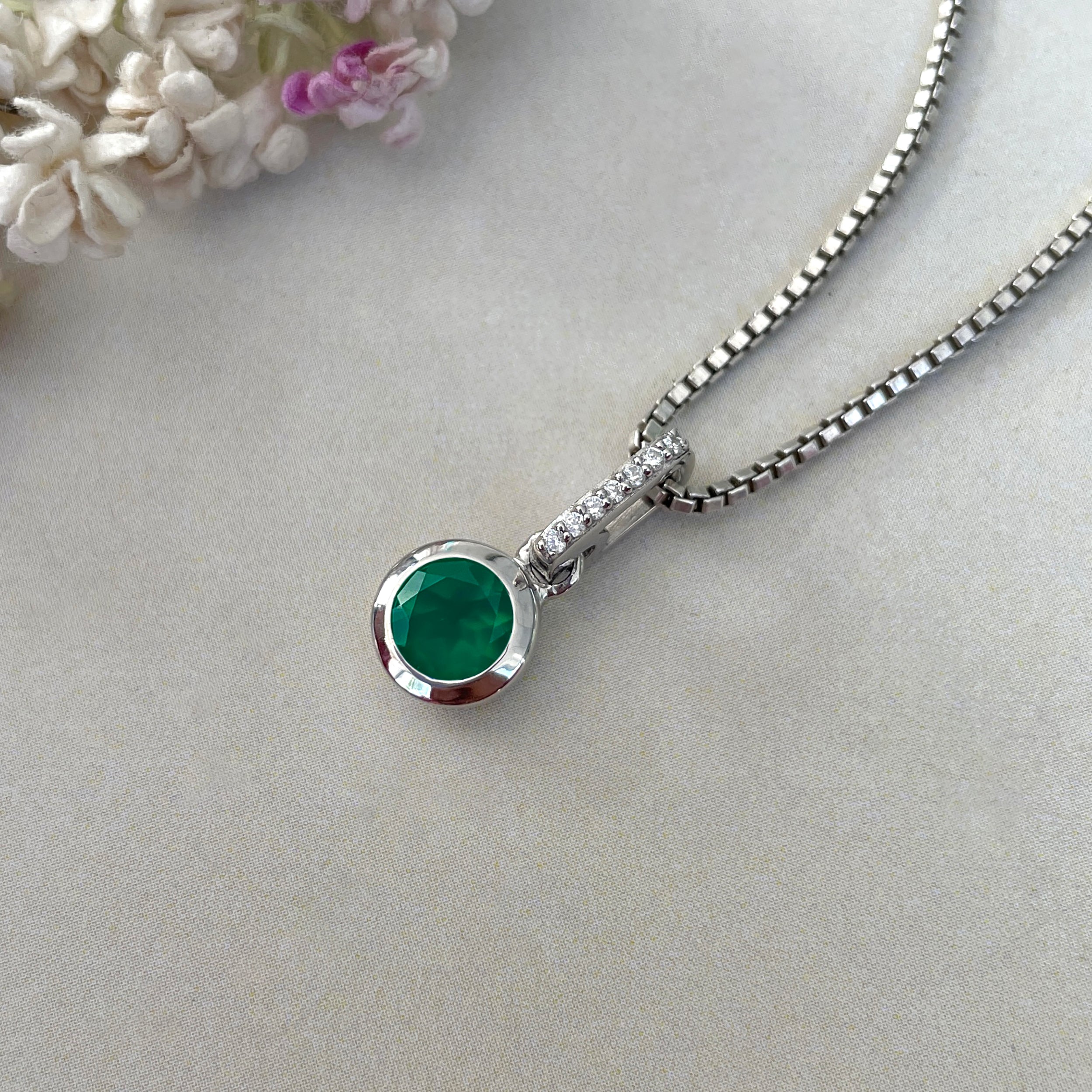 Green Onyx & White Topaz Pendant-(GRO-SP-958.)