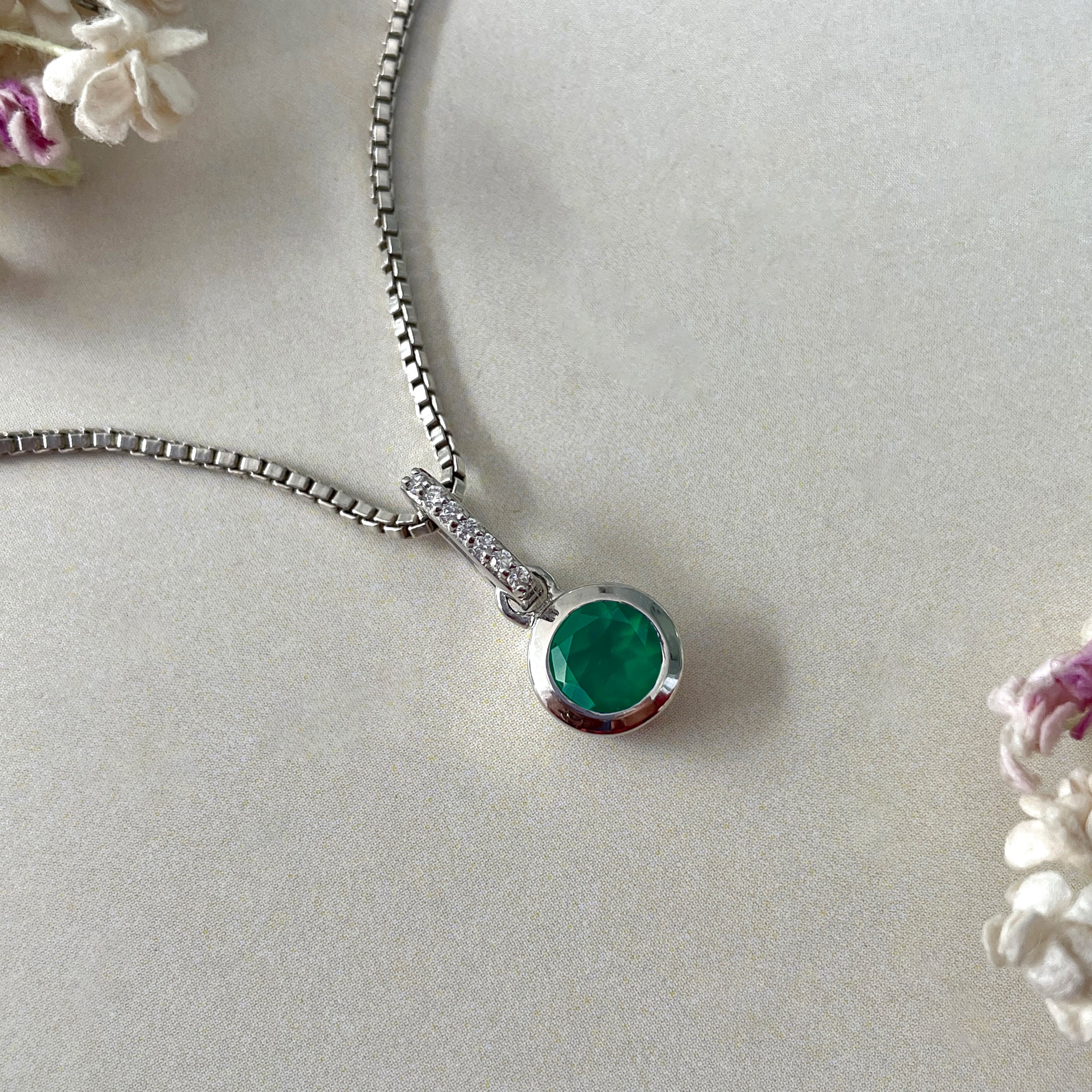 Green Onyx & White Topaz Pendant-(GRO-SP-958.)