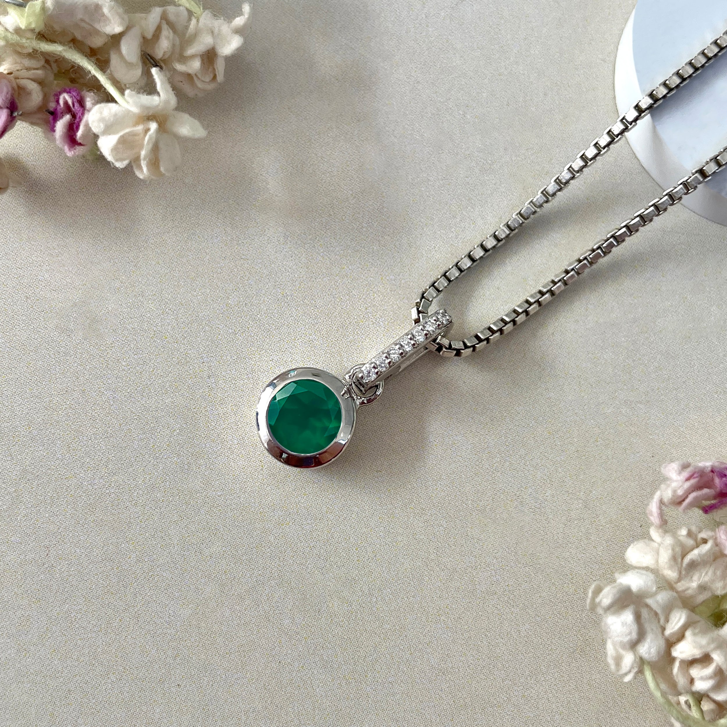 Green Onyx & White Topaz Pendant-(GRO-SP-958.)