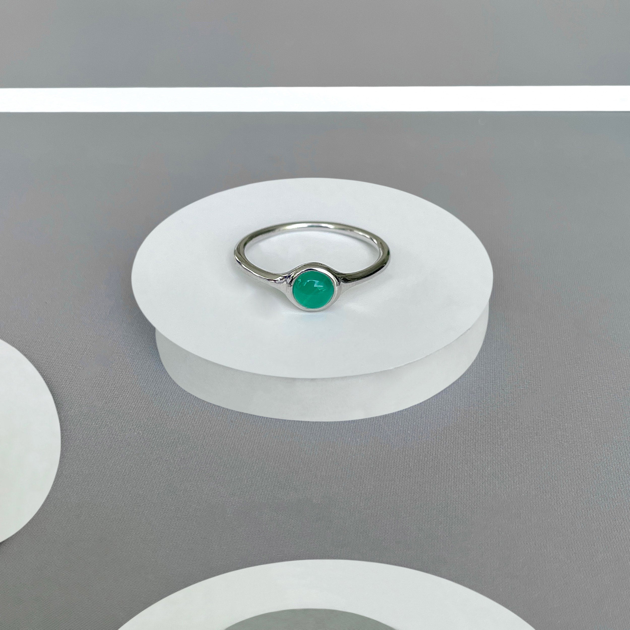 Green Onyx Ring-(GRO-SR-2528.)