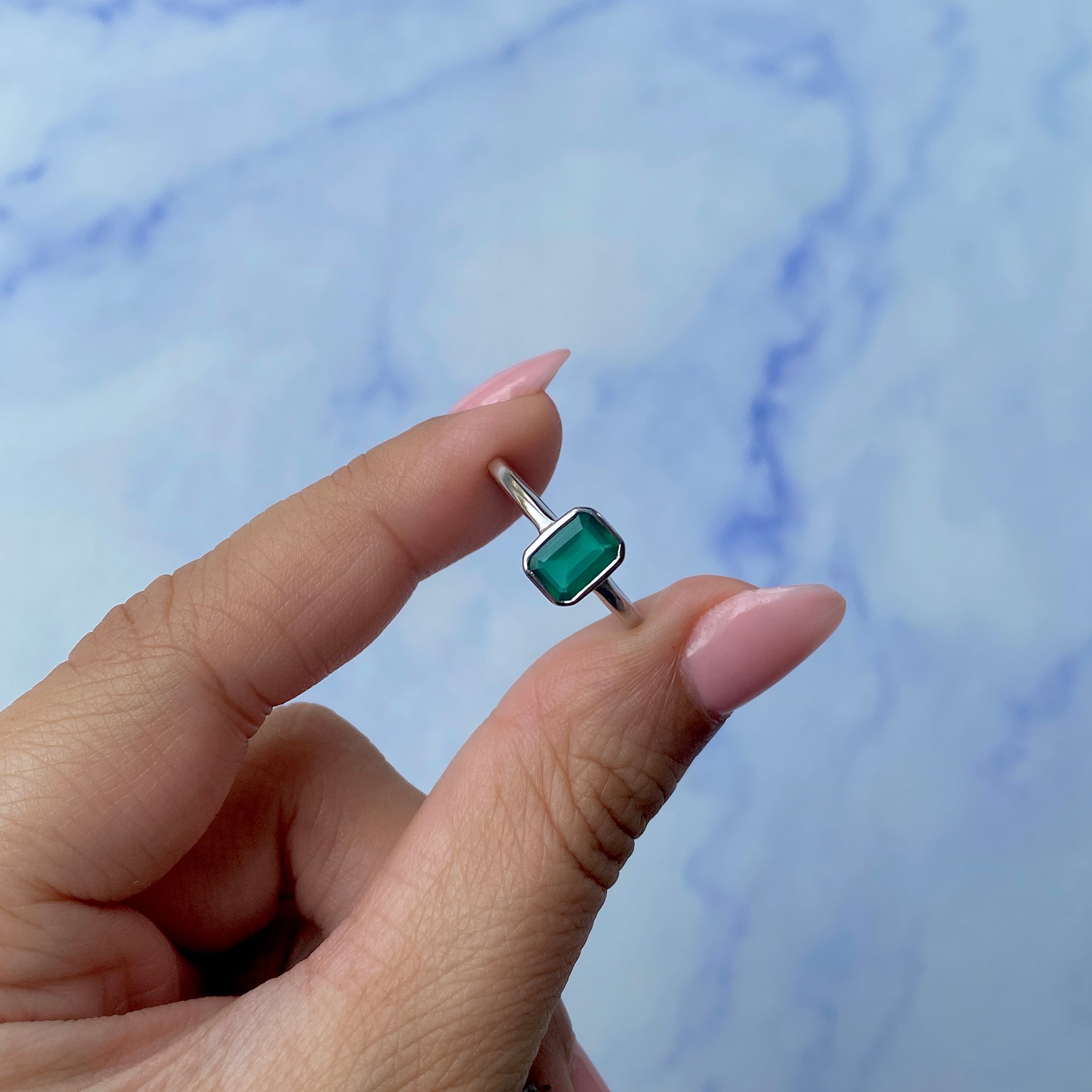 Green Onyx Ring-(GRO-SR-2765.)