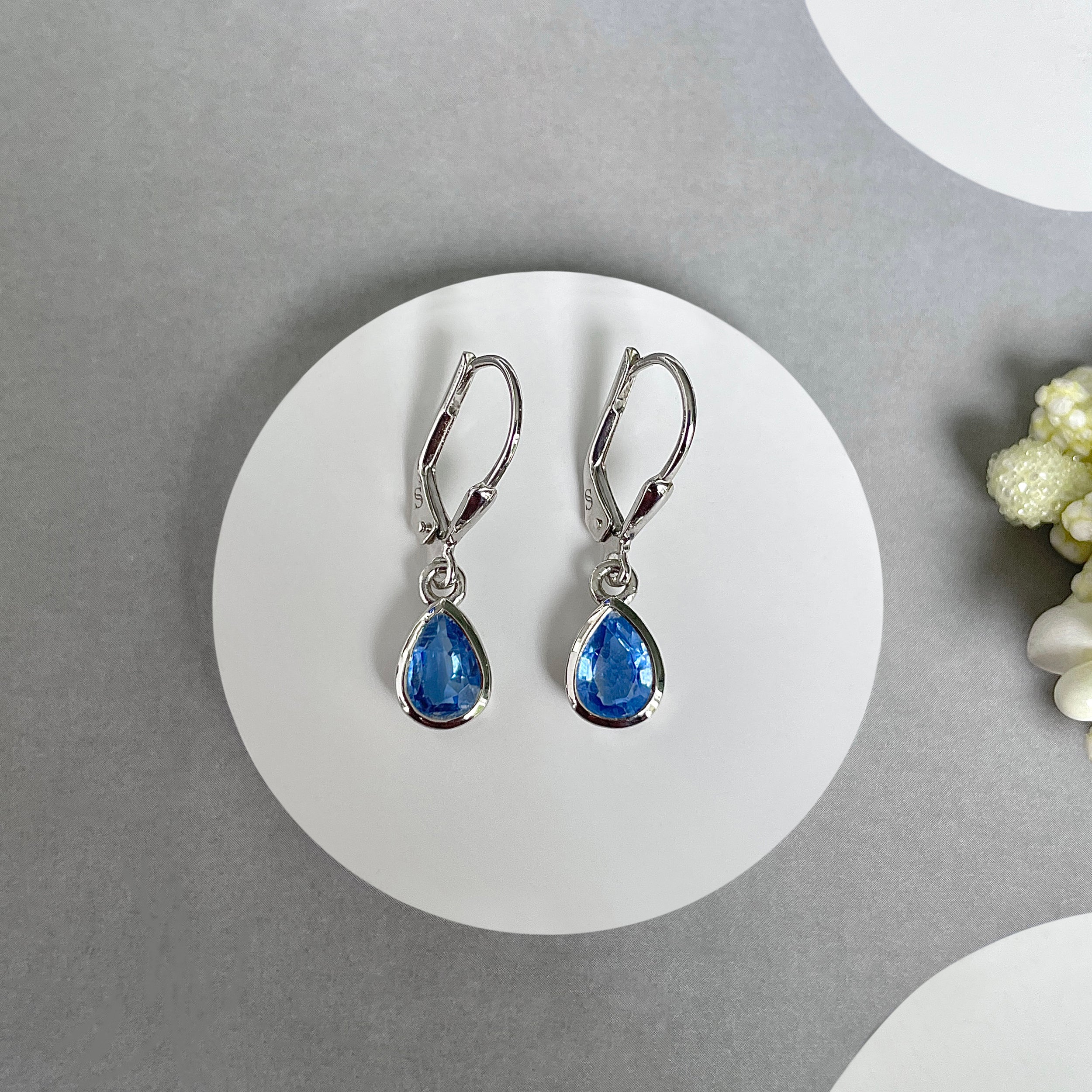 Kyanite Leverback Earrings-(KYN-SE-1317.)