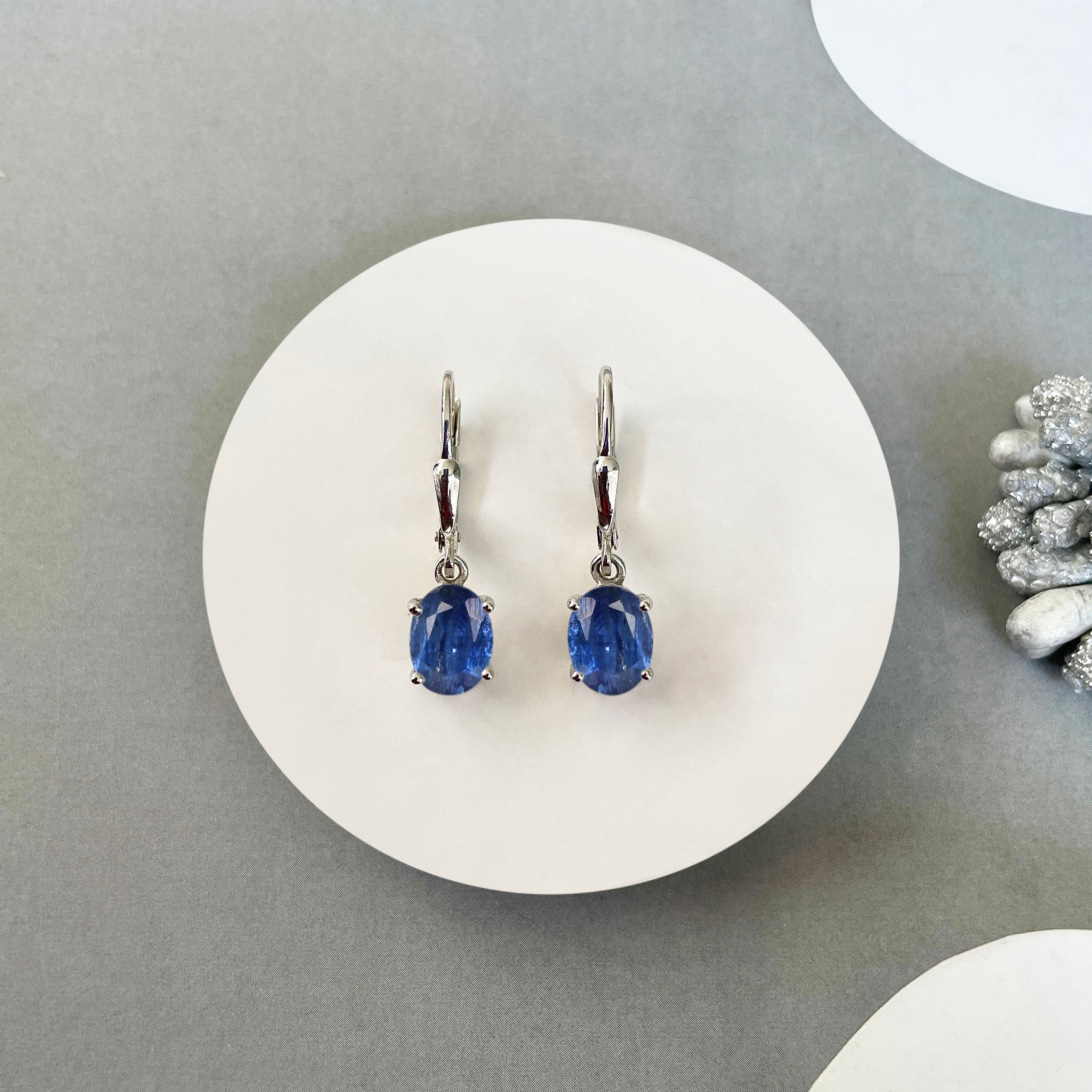 Kyanite Leverback Earrings-(KYN-SE-673.)