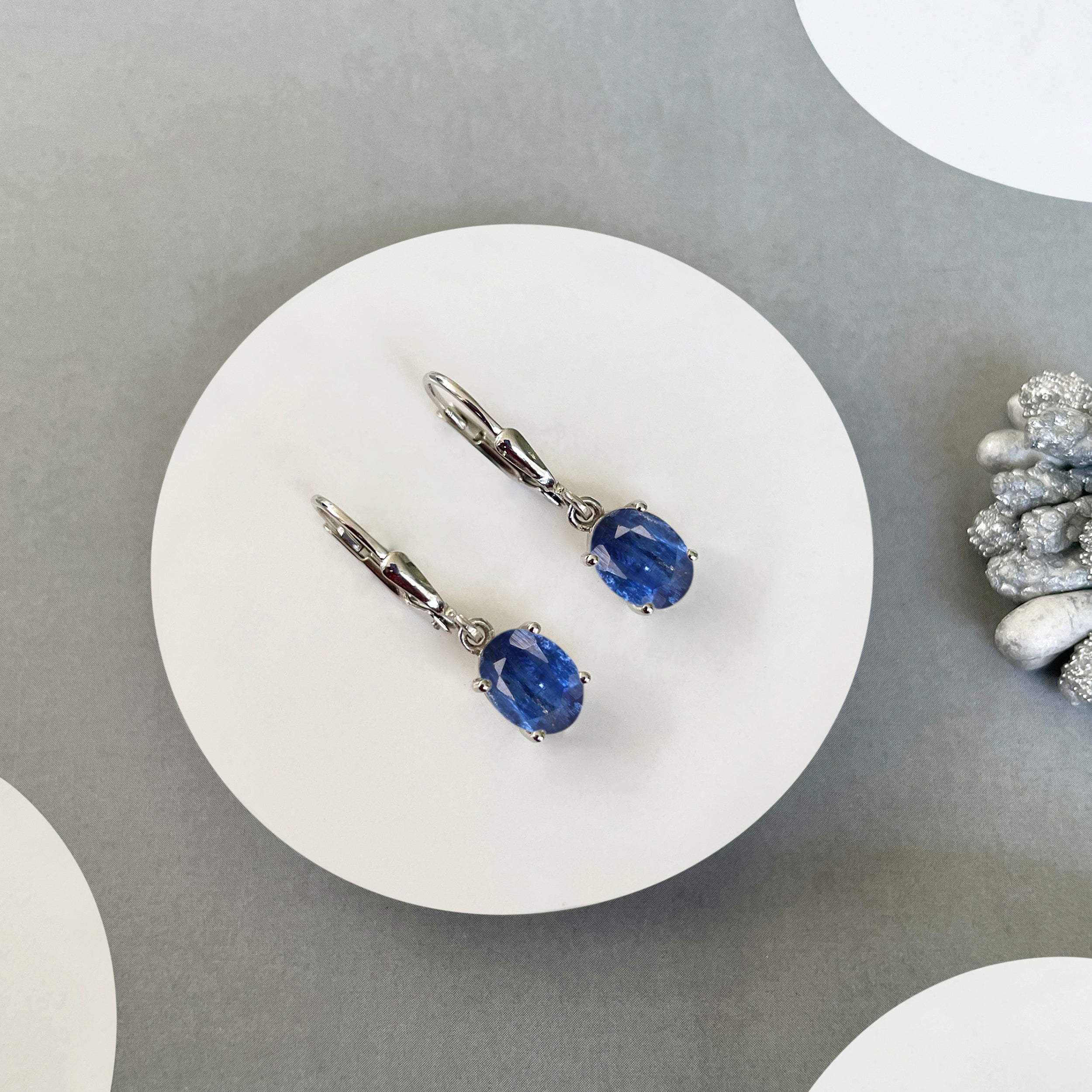 Kyanite Leverback Earrings-(KYN-SE-673.)