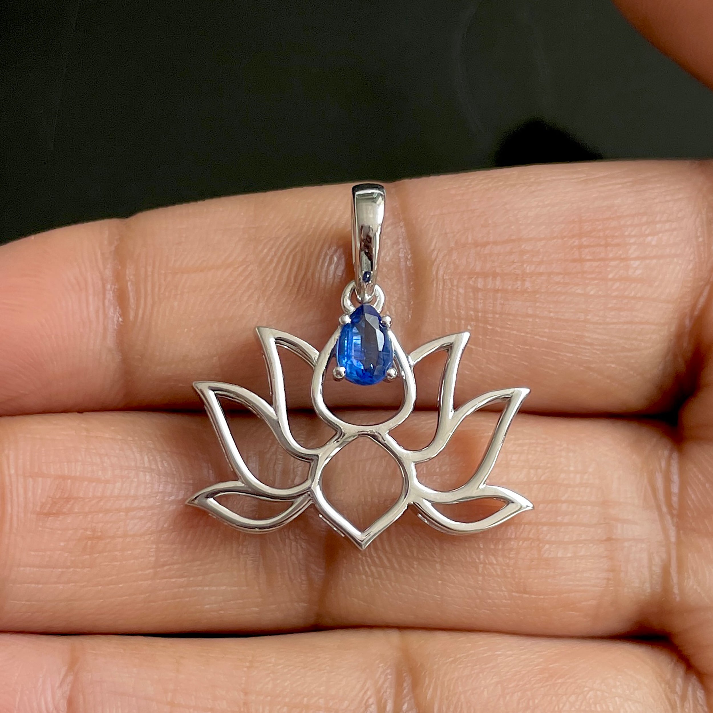 Kyanite Lotus Pendant-(KYN-SN-156P.)