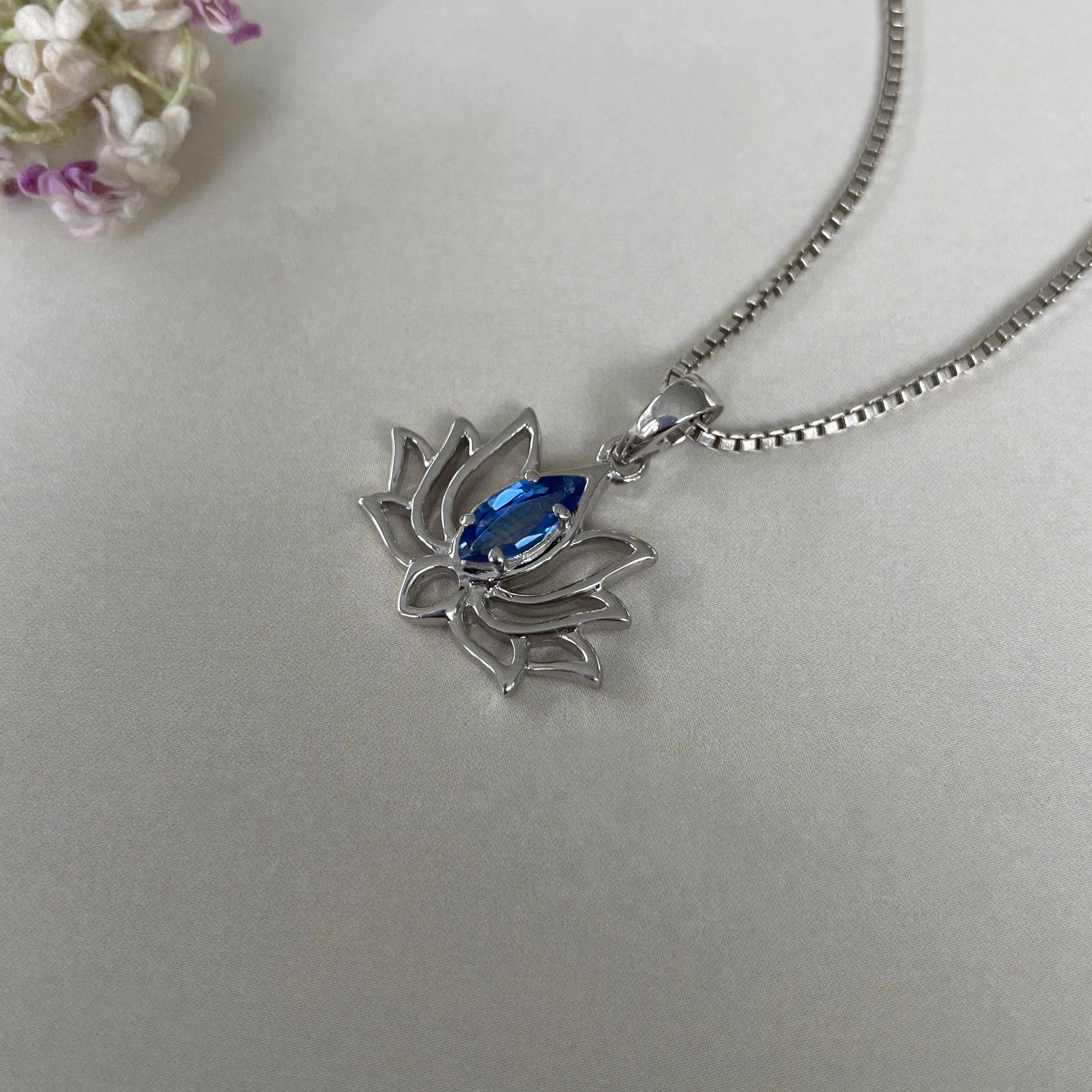 Kyanite Lotus Pendant-(KYN-SN-166P.)