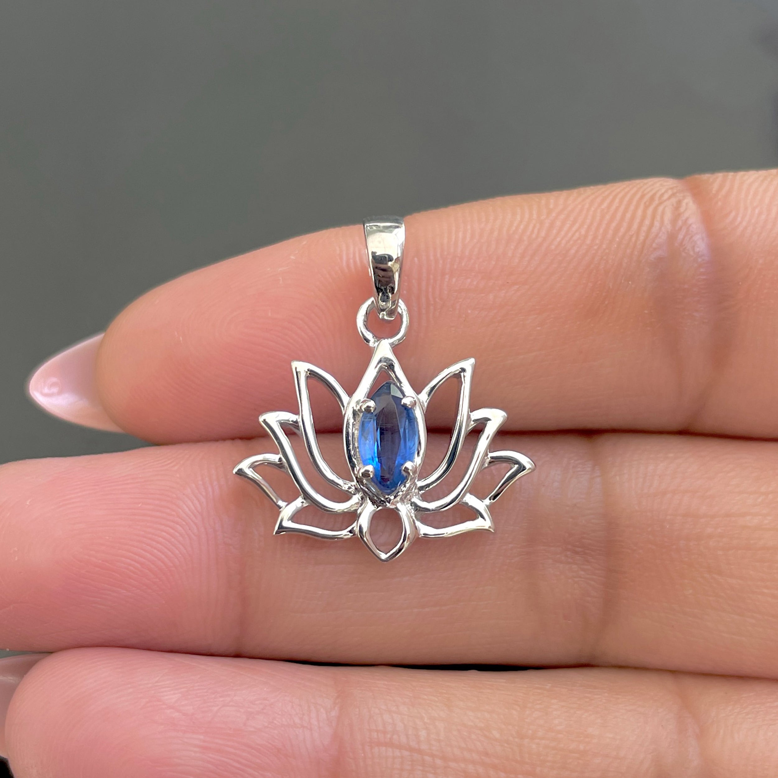 Kyanite Lotus Pendant-(KYN-SN-166P.)