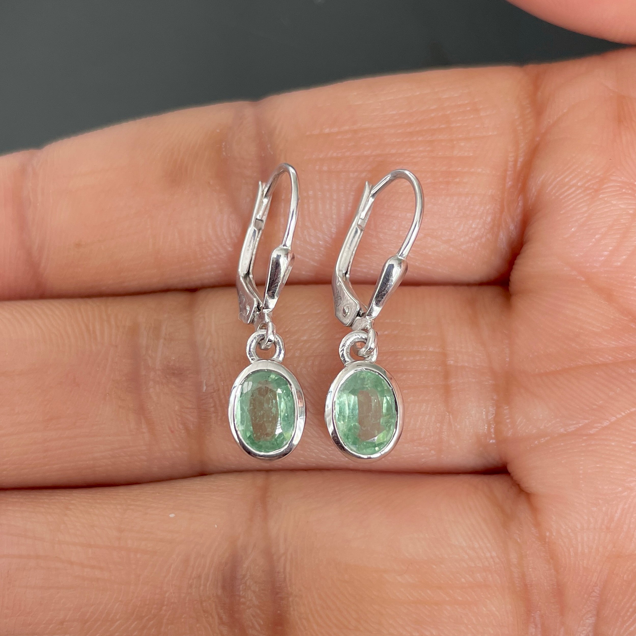 Green Kyanite Leverback Earring-(KYN-SE-1316-G.)