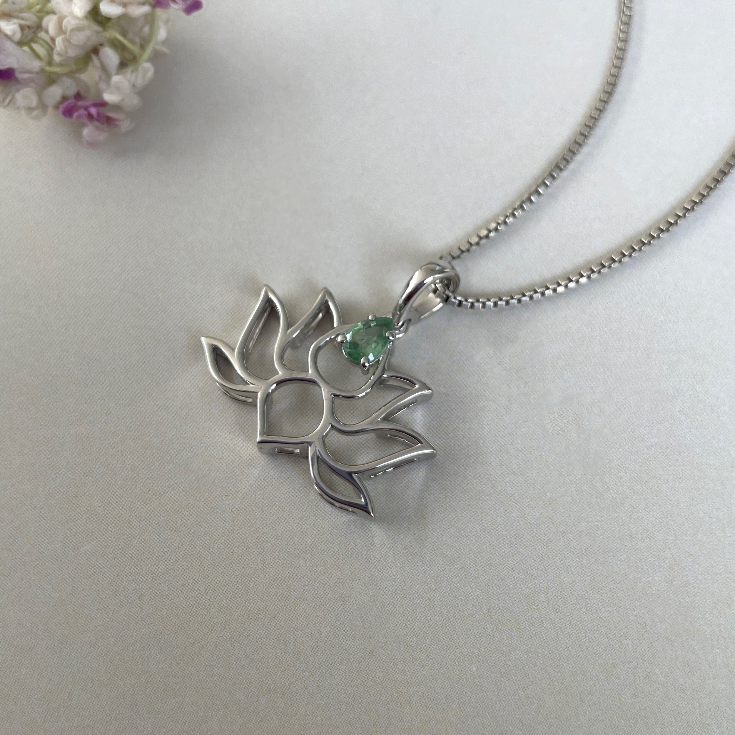 Green Kyanite Lotus Pendant-(KYN-SN-156-G.)