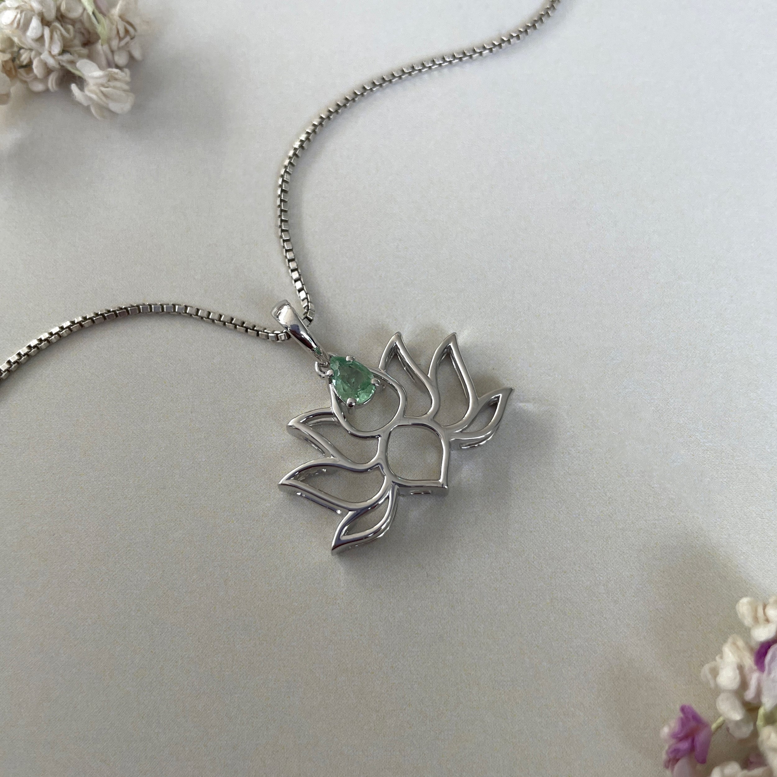 Green Kyanite Lotus Pendant-(KYN-SN-156-G.)