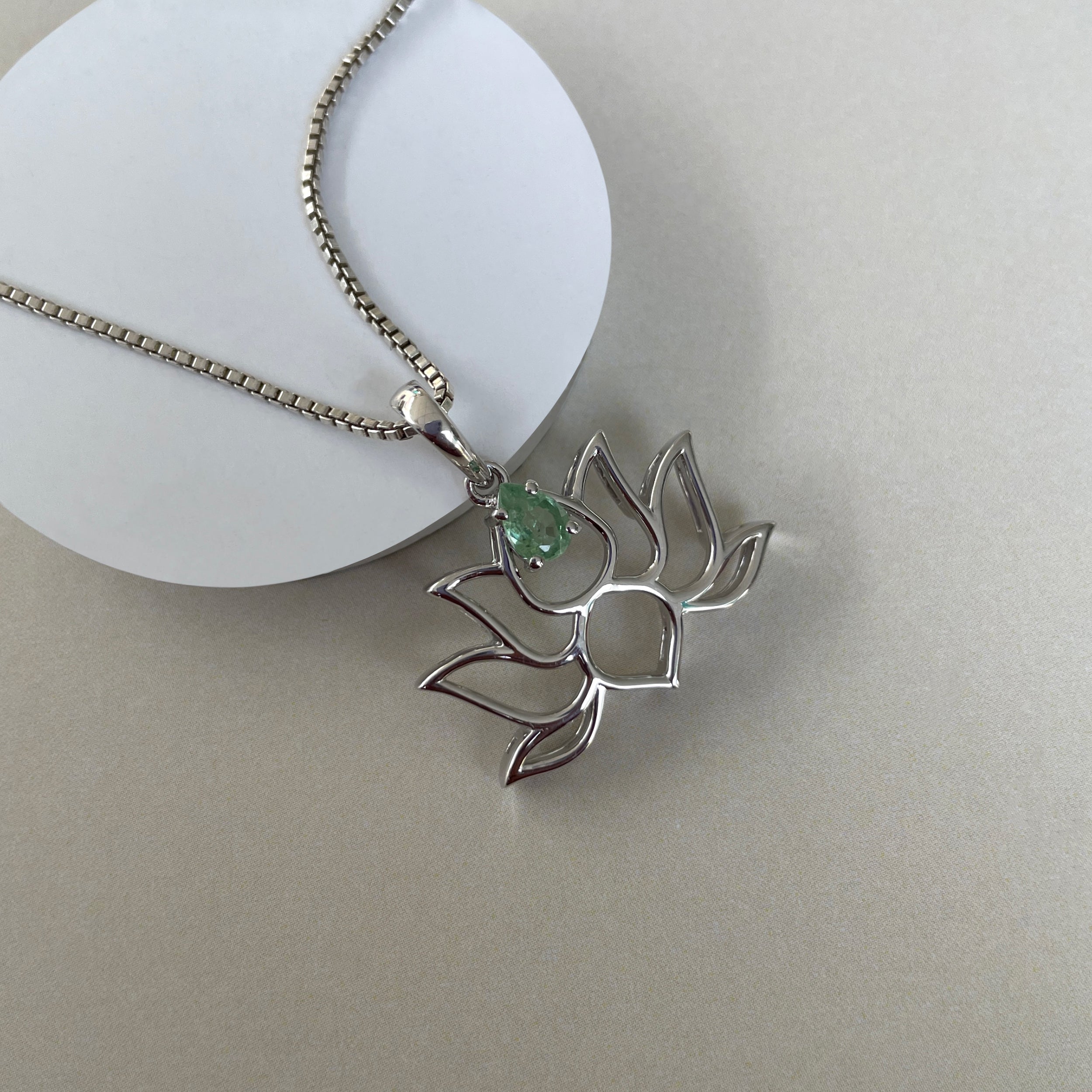 Green Kyanite Lotus Pendant-(KYN-SN-156-G.)