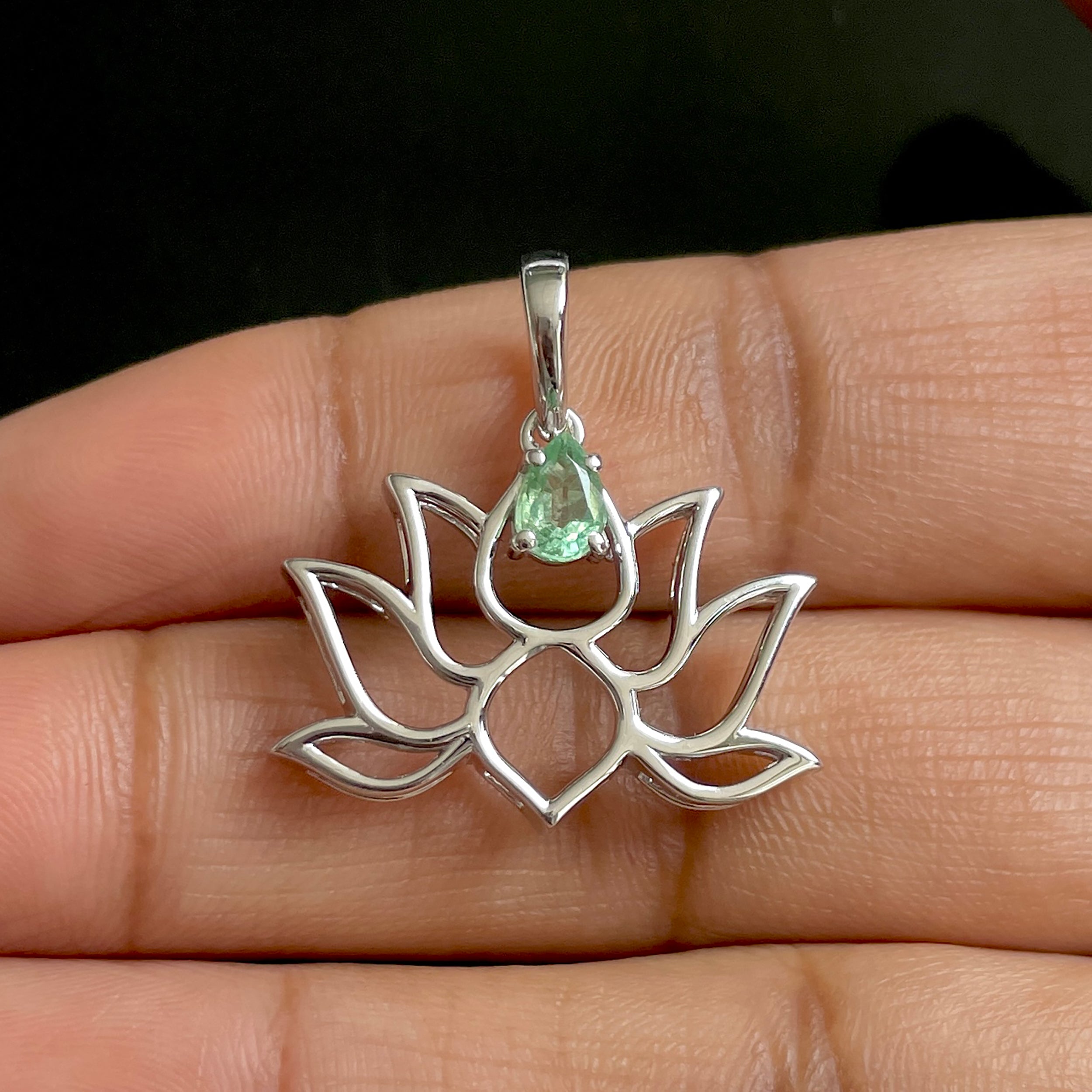 Green Kyanite Lotus Pendant-(KYN-SN-156-G.)