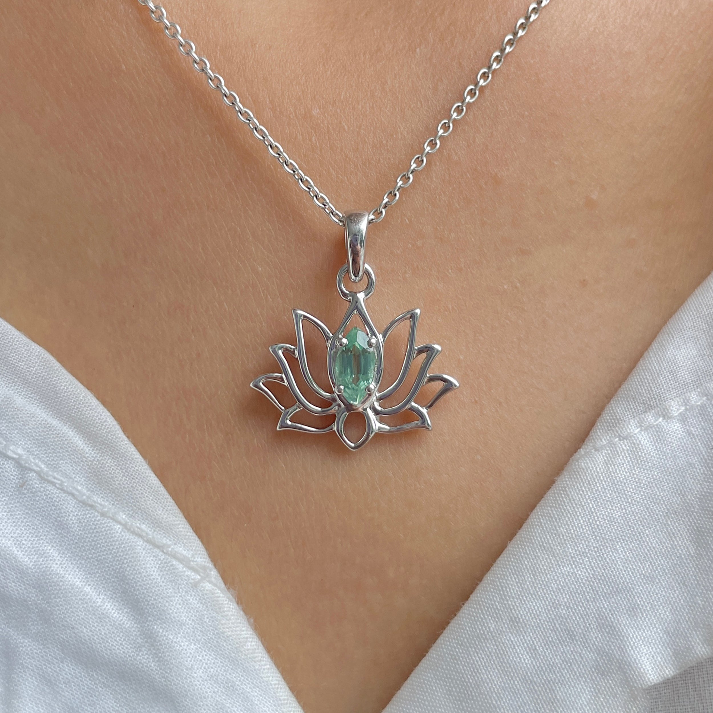 Green Kyanite Lotus Pendant-(KYN-SN-166P-G.)