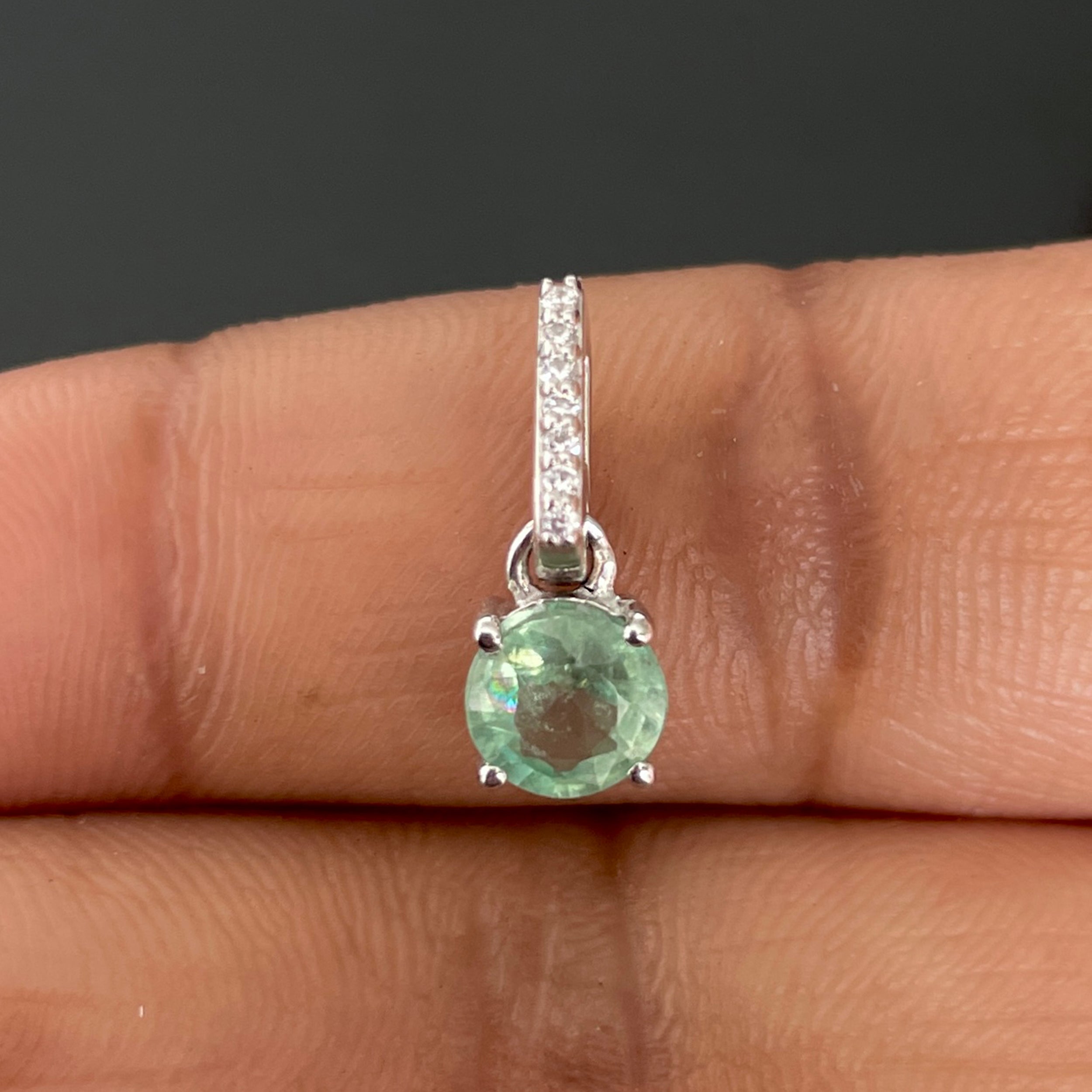 Green kyanite Pendant-( KYN-SP-549-G )