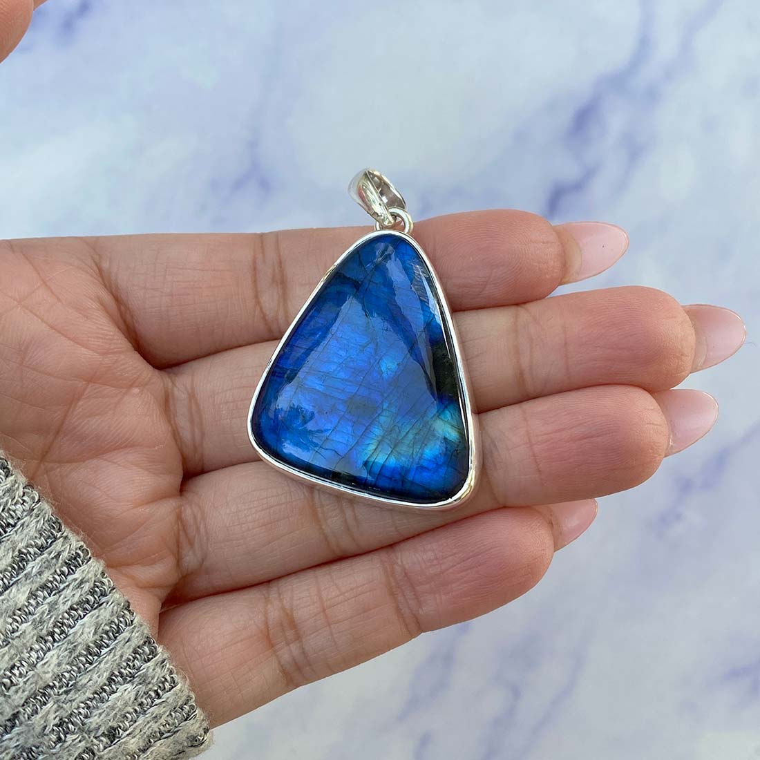 Labradorite Pendant-(LBD-P-37.)