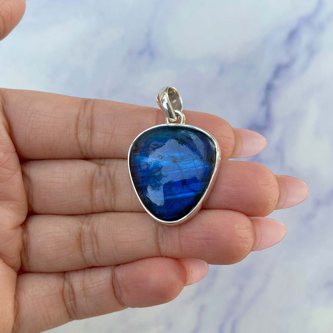 Labradorite Pendant-(LBD-P-40.)