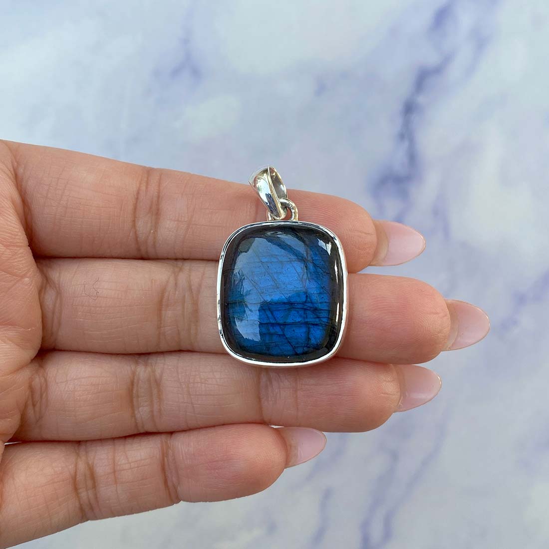 Labradorite Pendant-(LBD-P-44.)