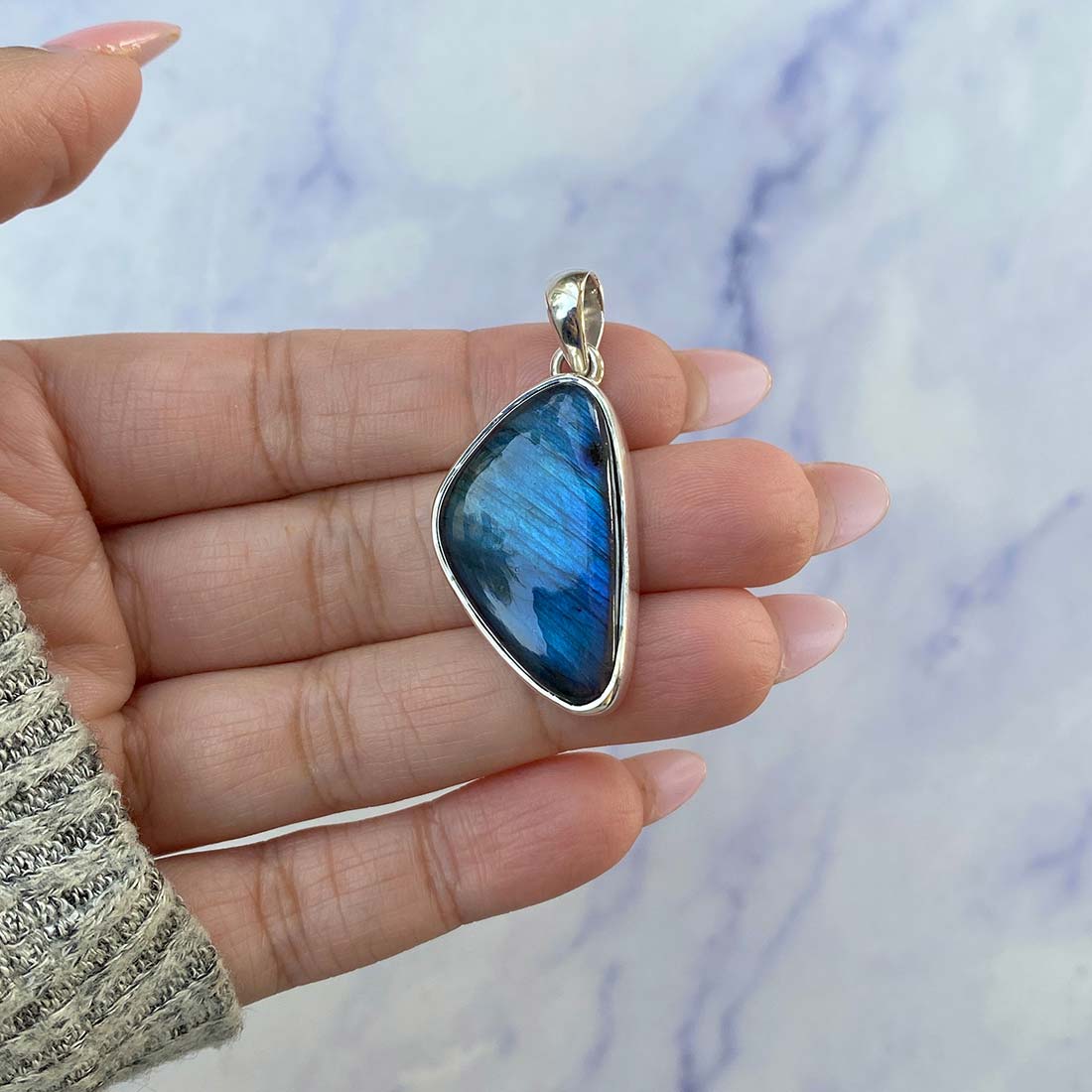 Labradorite Pendant-(LBD-P-55.)