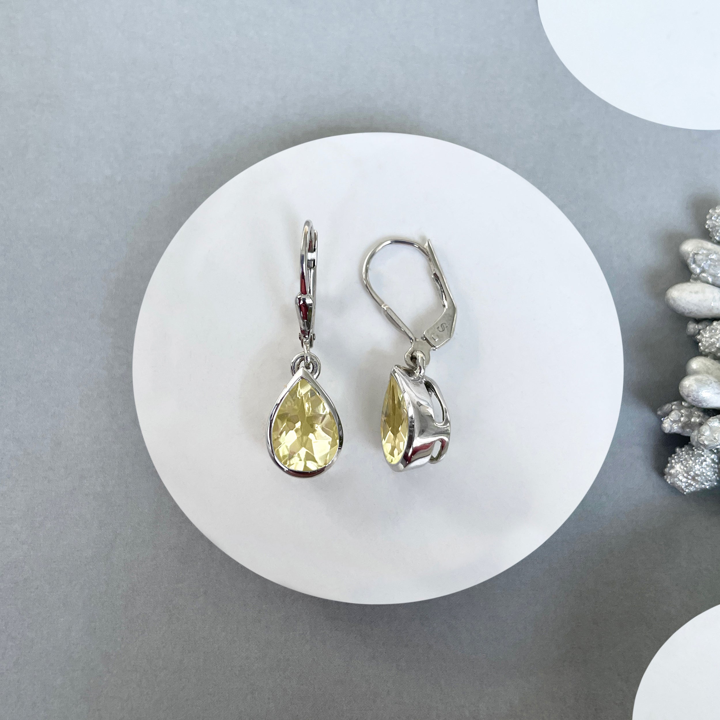 Lemon Quartz Leverback Earrings-(LEM-SE-742.)
