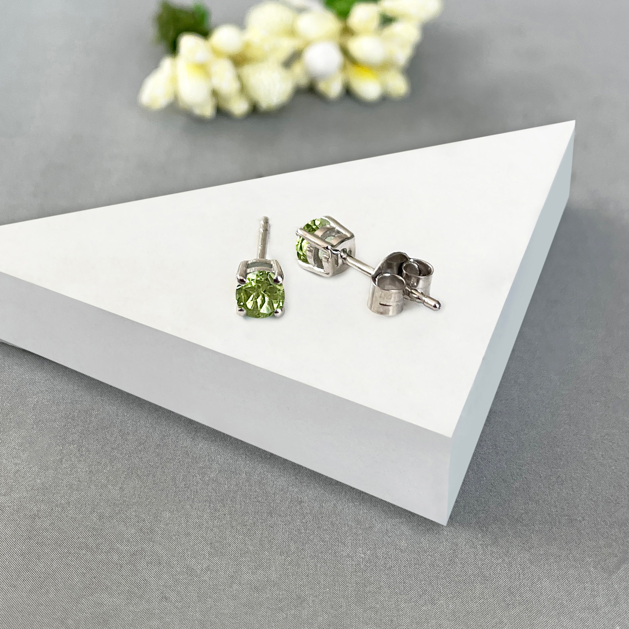 Peridot Stud Earrings-(PER-SE-1023.)