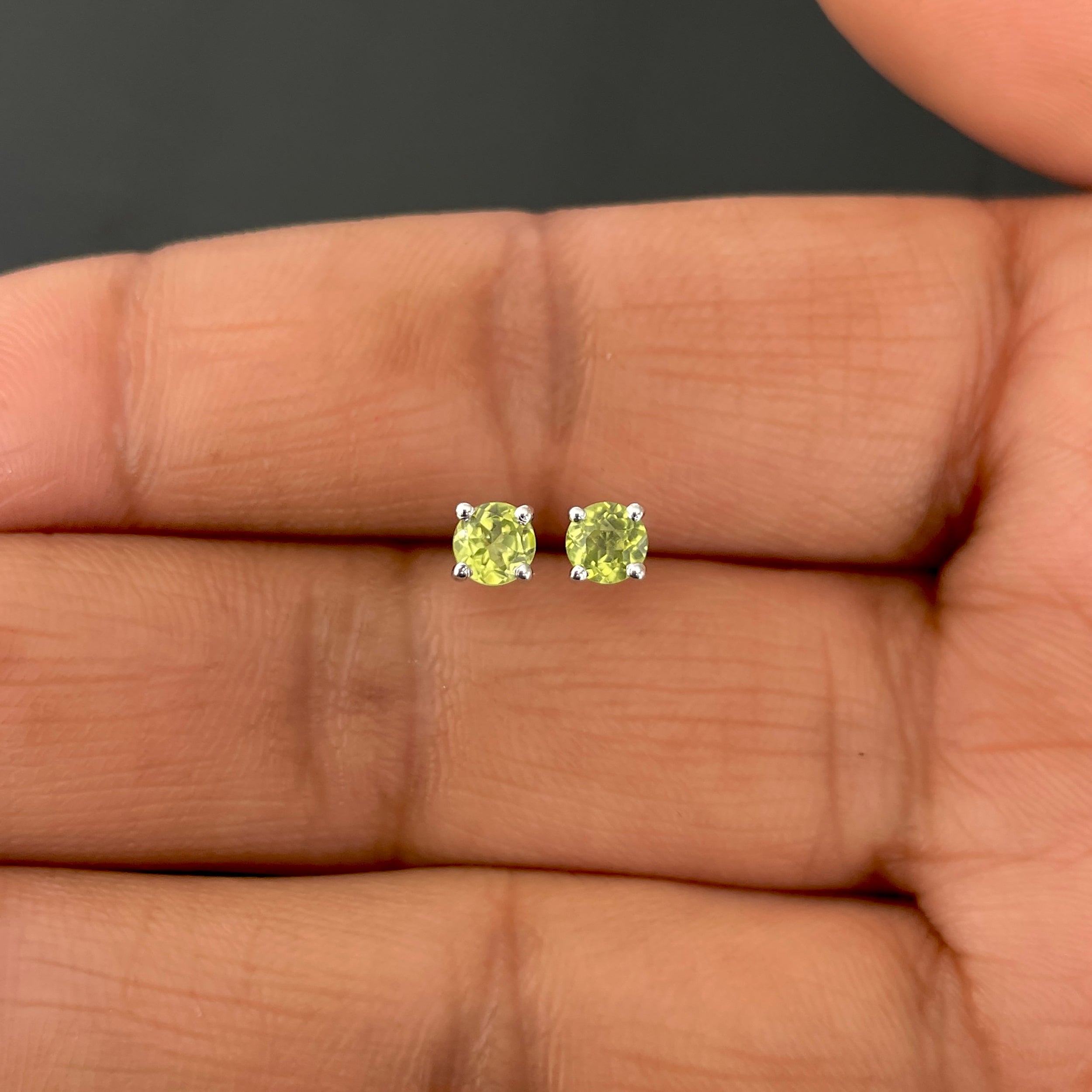 Peridot Stud Earring-(PER-SE-1023.)