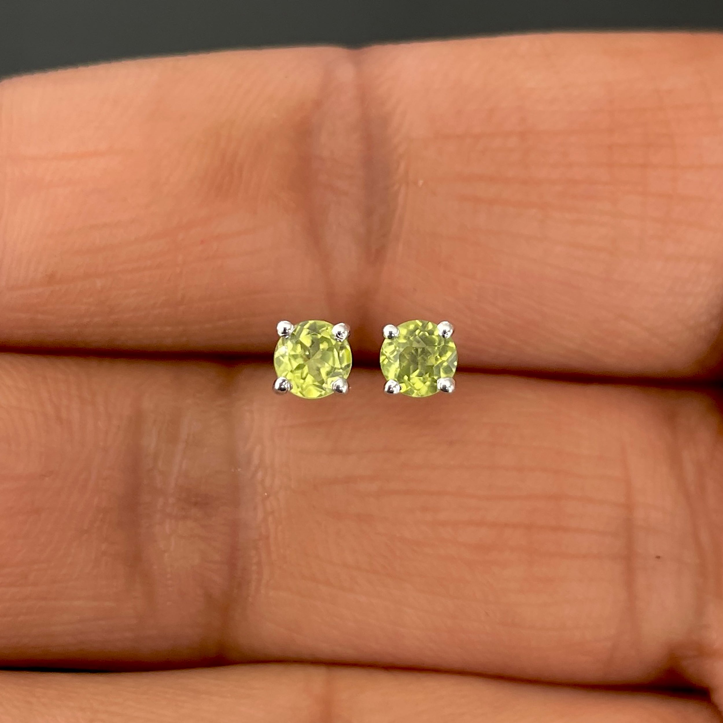Peridot Stud Earring-(PER-SE-1023.)