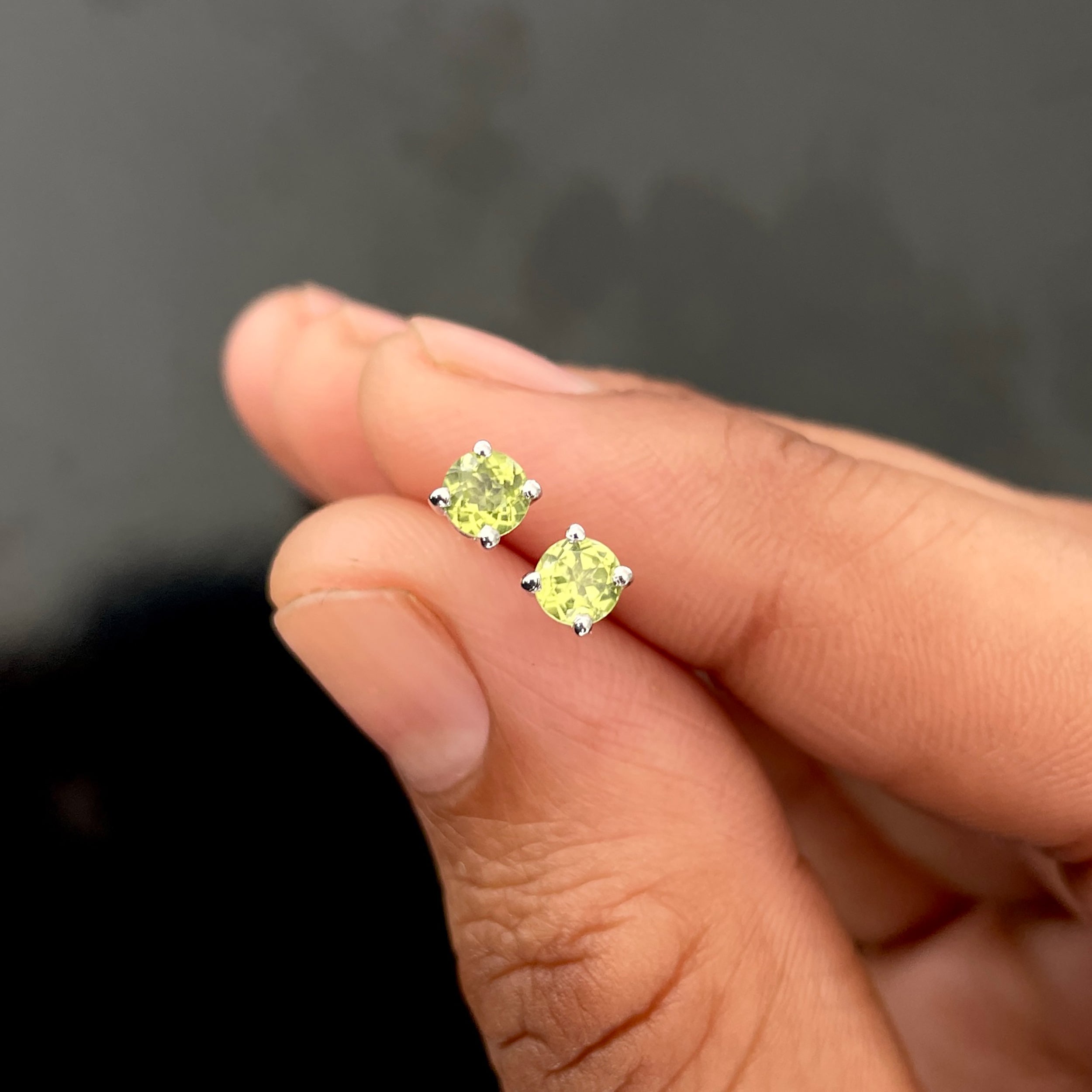 Peridot Stud Earring-(PER-SE-1023.)