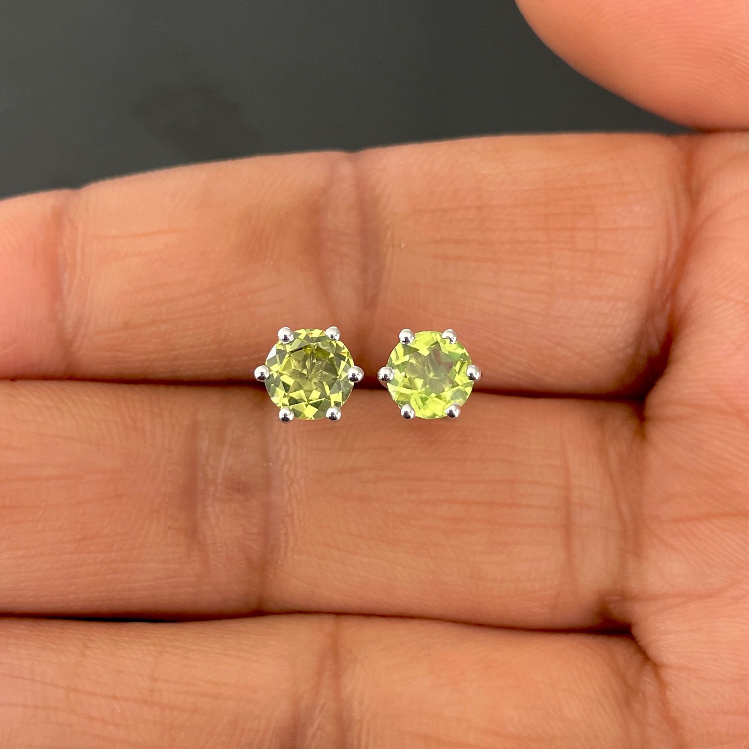 Peridot Stud Earring-(PER-SE-1024.)