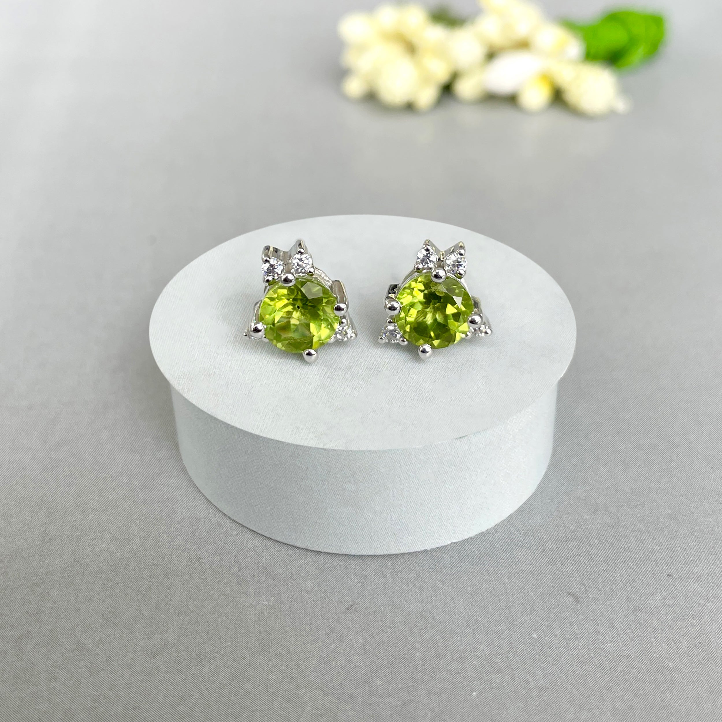 Peridot Stud Earring-(PER-SE-1260.)