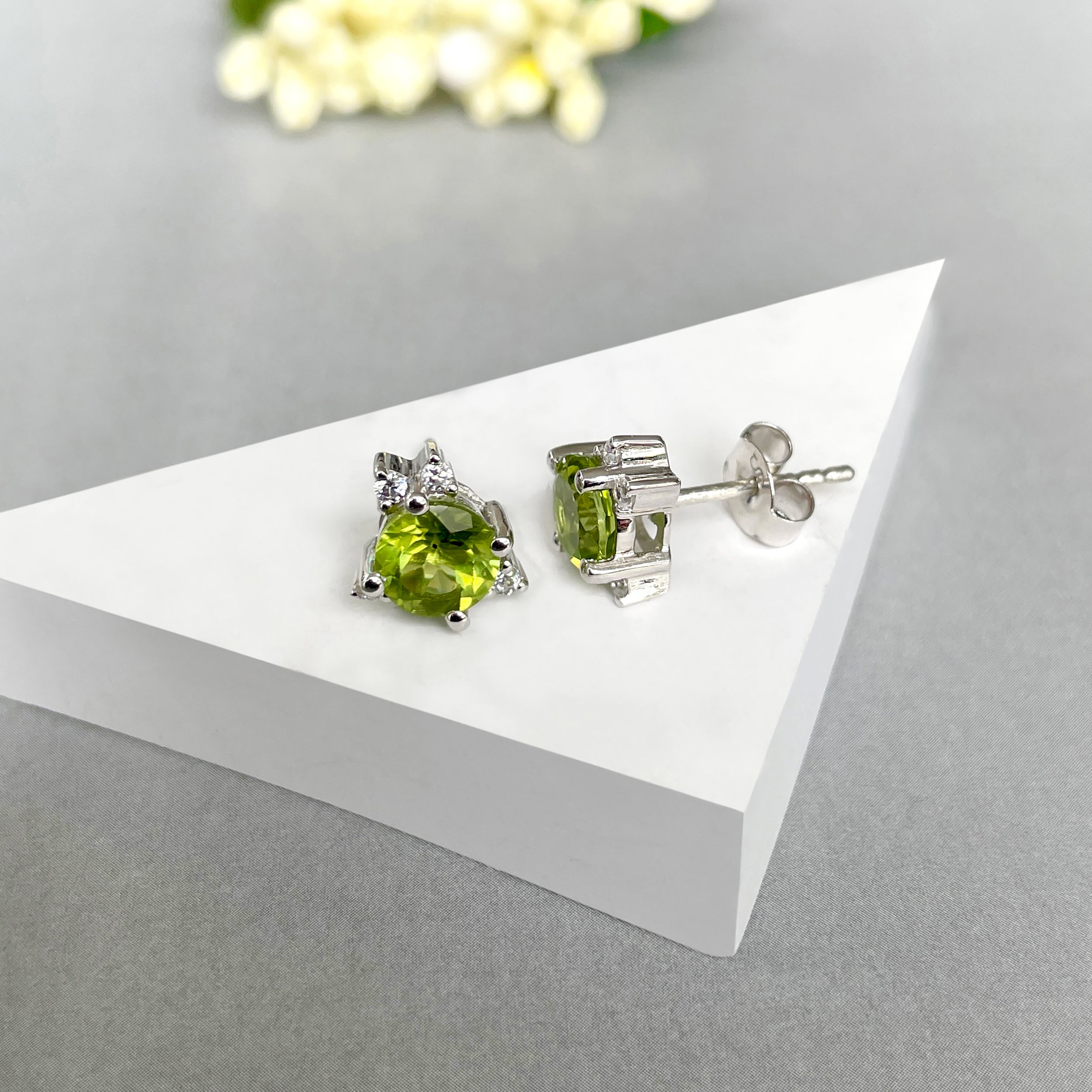 Peridot Stud Earring-(PER-SE-1260.)