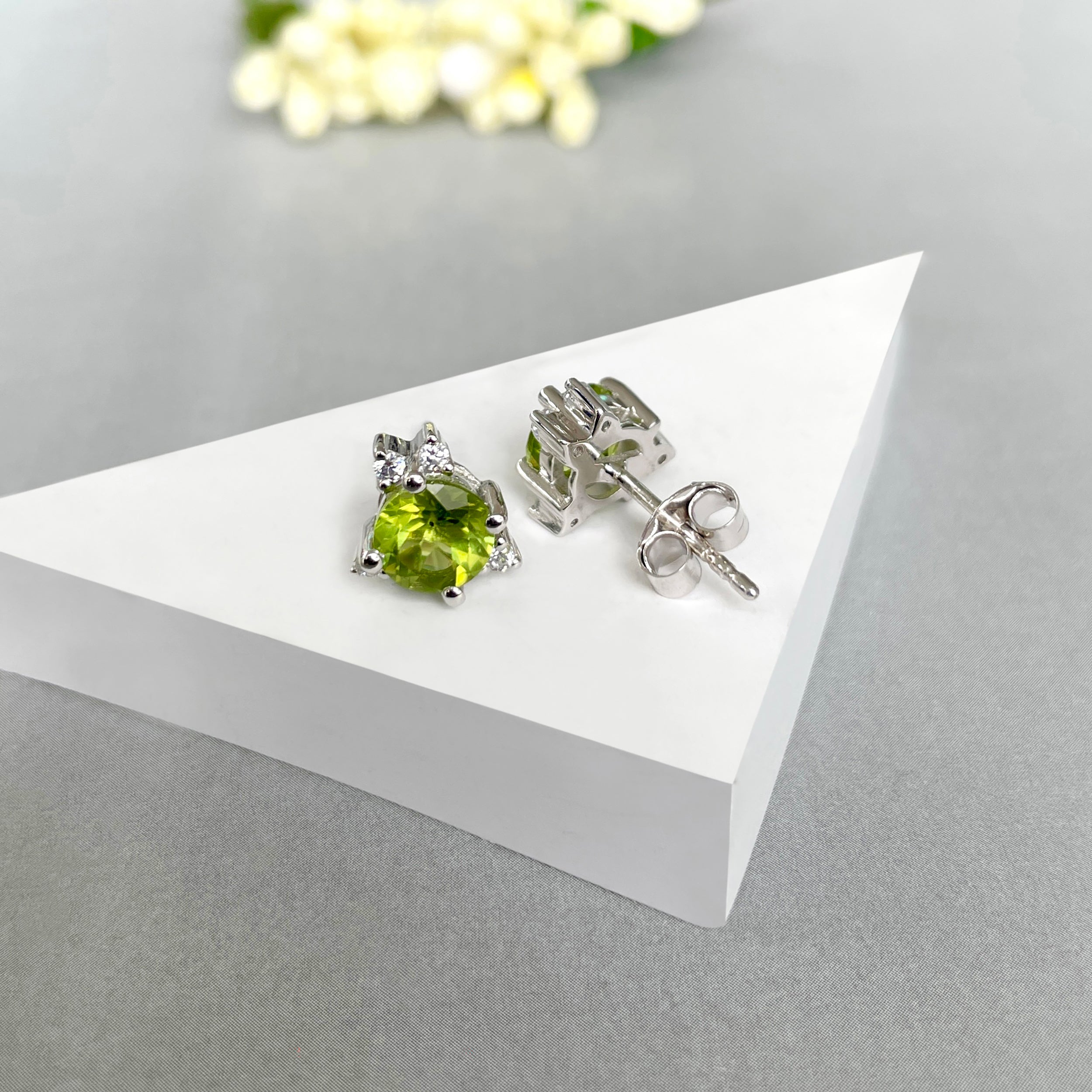 Peridot Stud Earring-(PER-SE-1260.)