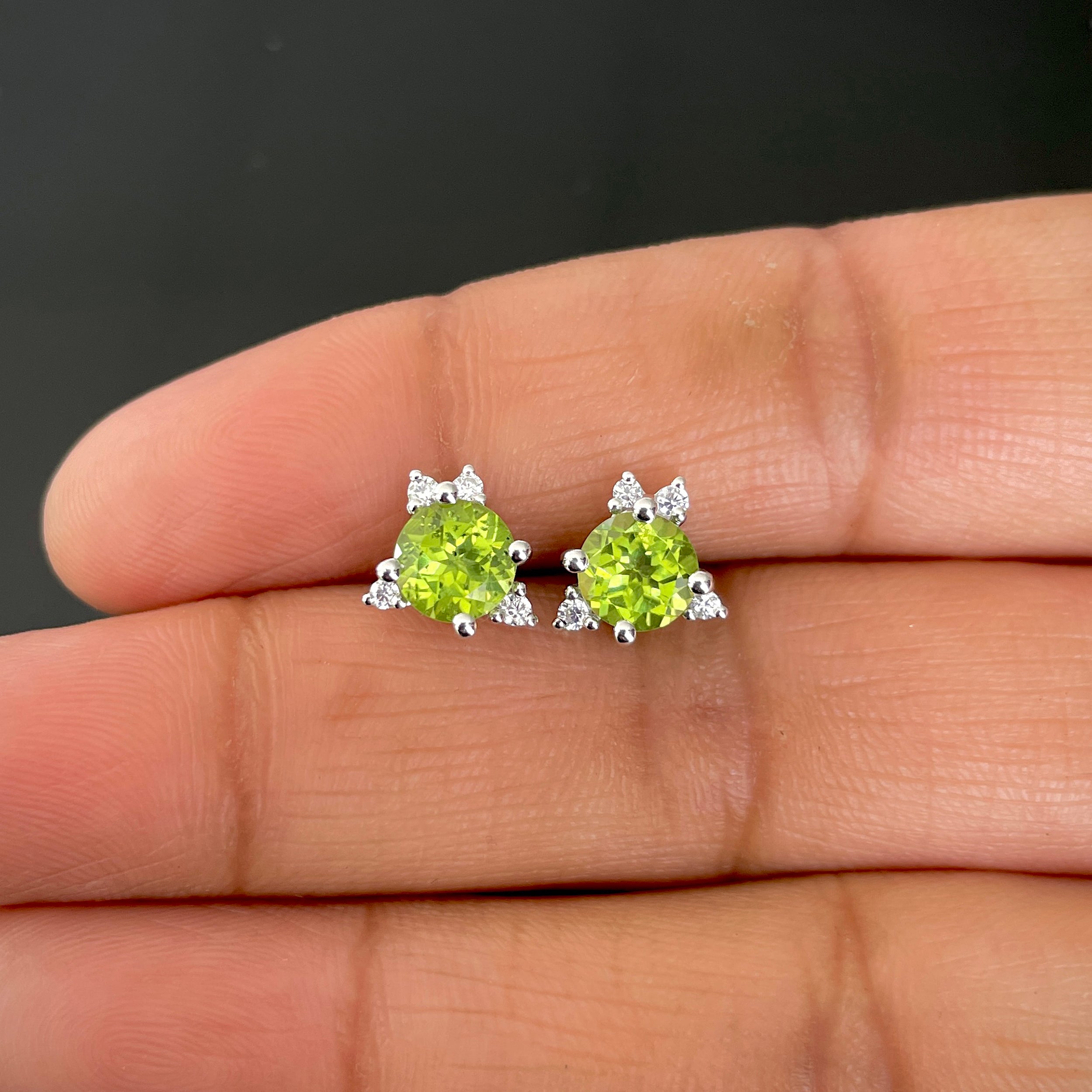 Peridot Stud Earring-(PER-SE-1260.)