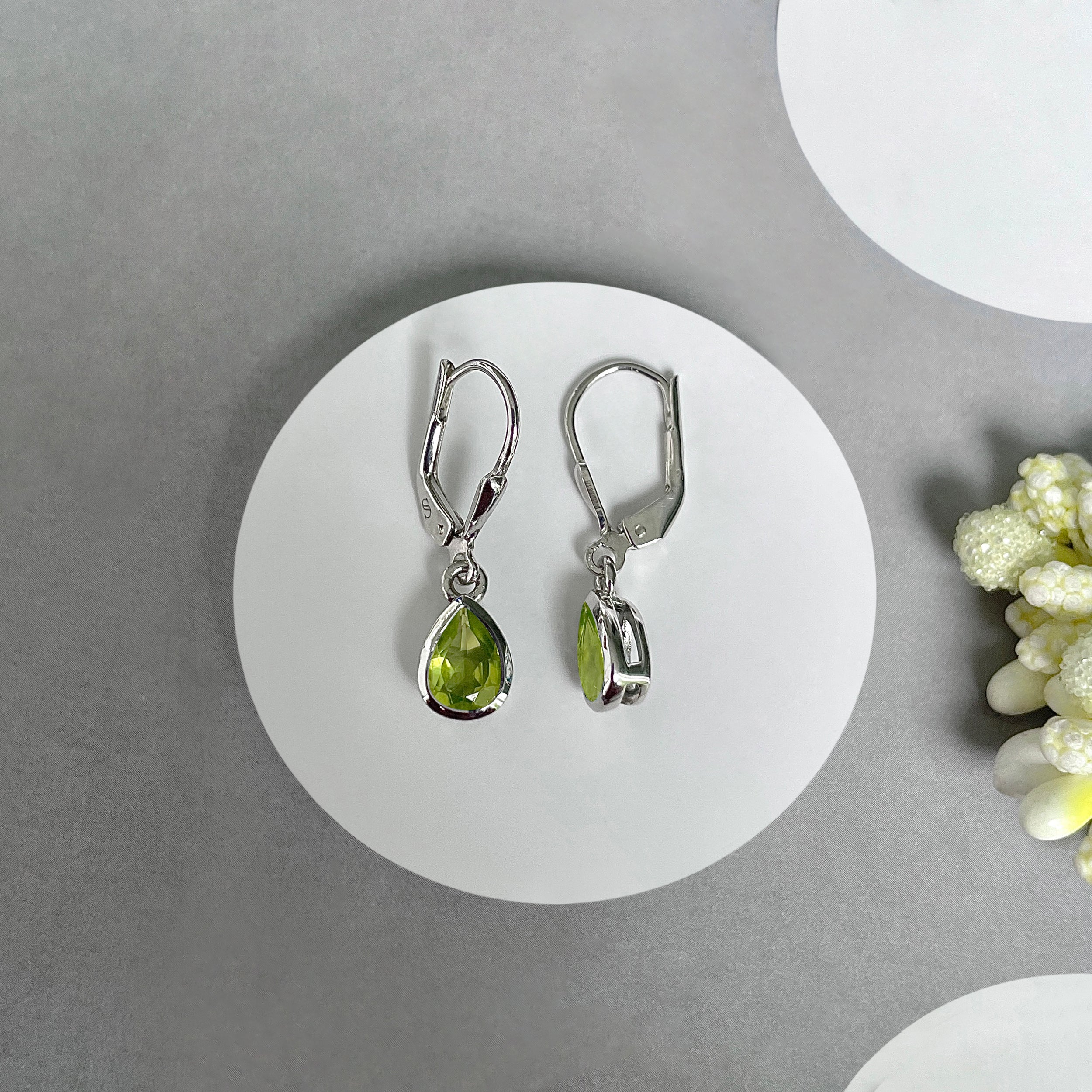Peridot Leverback Earrings-(PER-SE-1317.)
