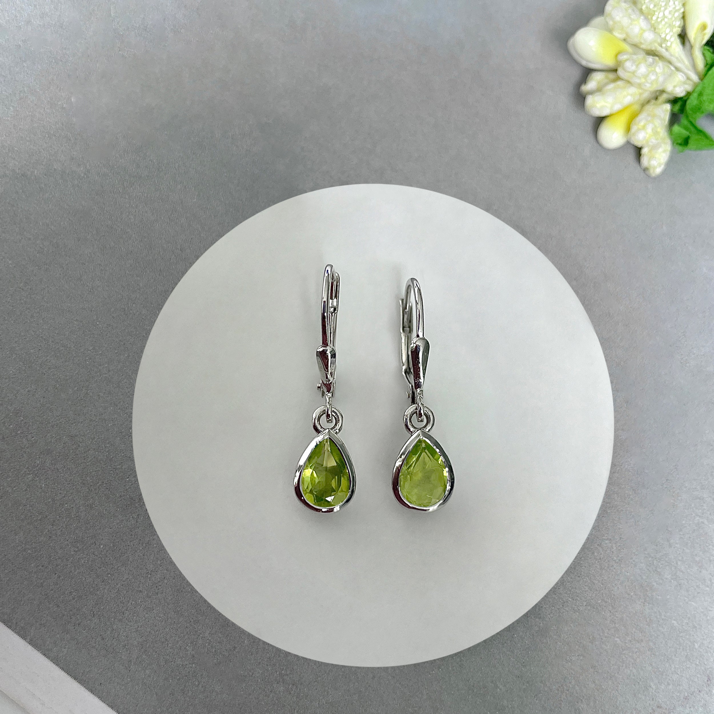 Peridot Leverback Earrings-(PER-SE-1317.)