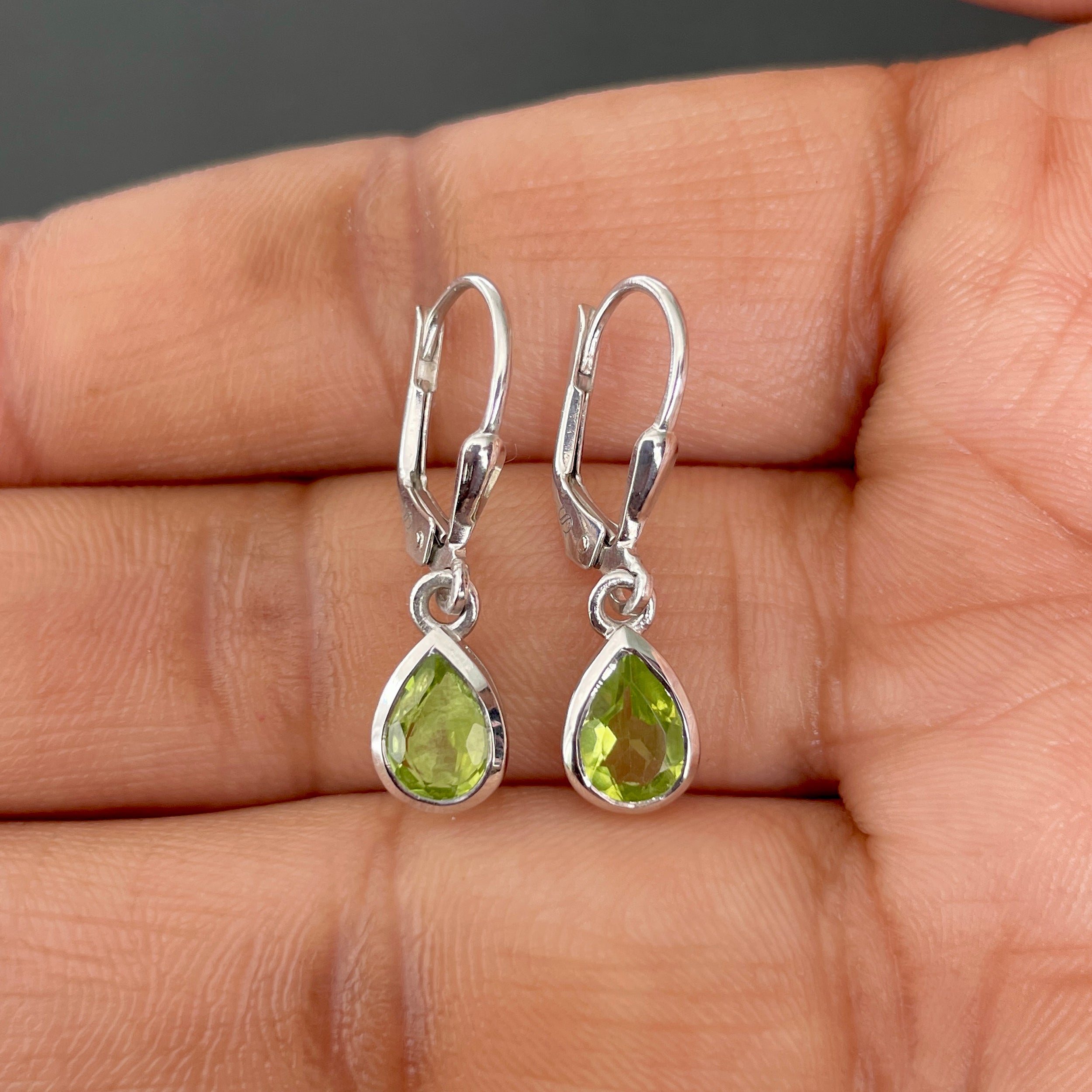 Peridot Leverback Earrings-(PER-SE-1317.)