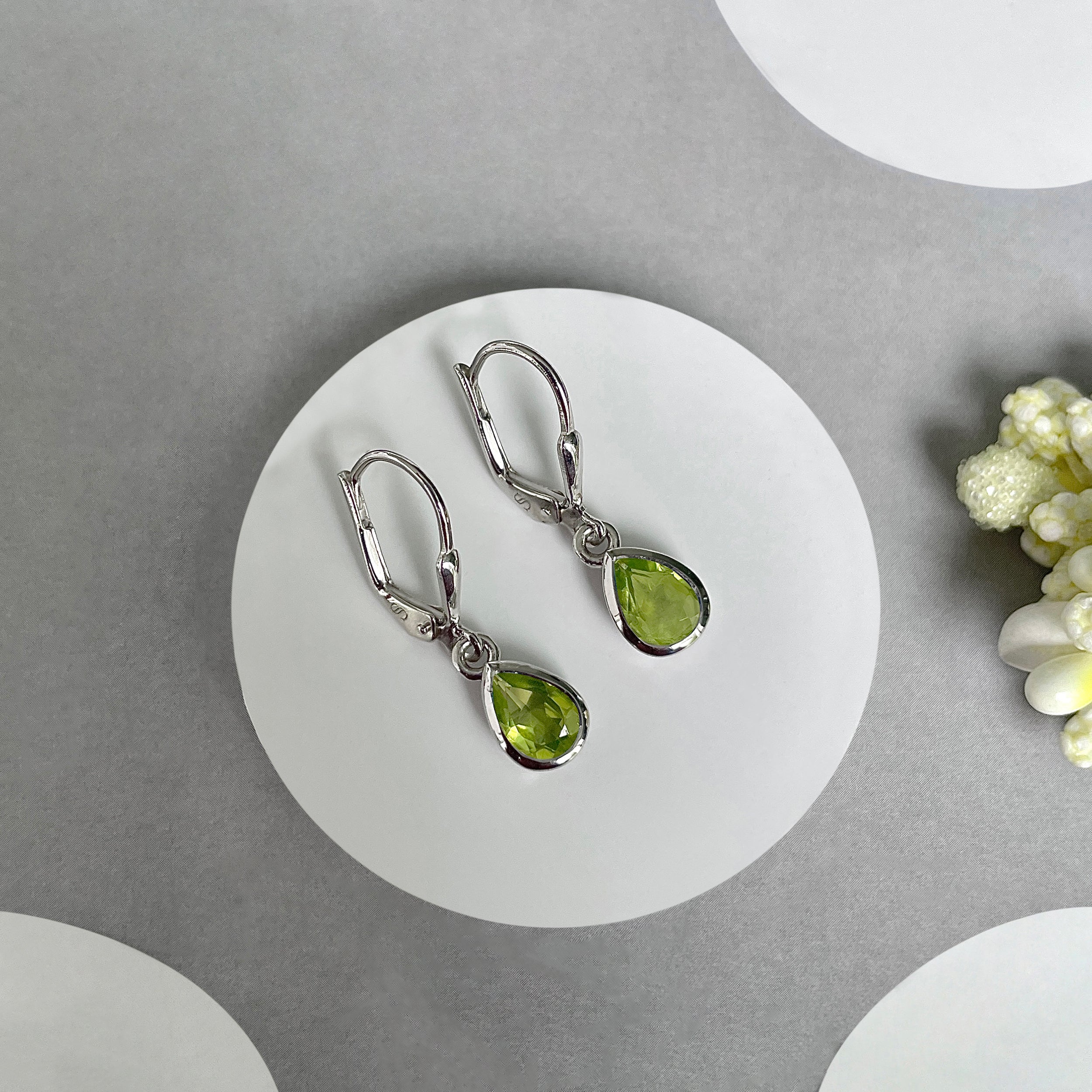 Peridot Leverback Earrings-(PER-SE-1317.)