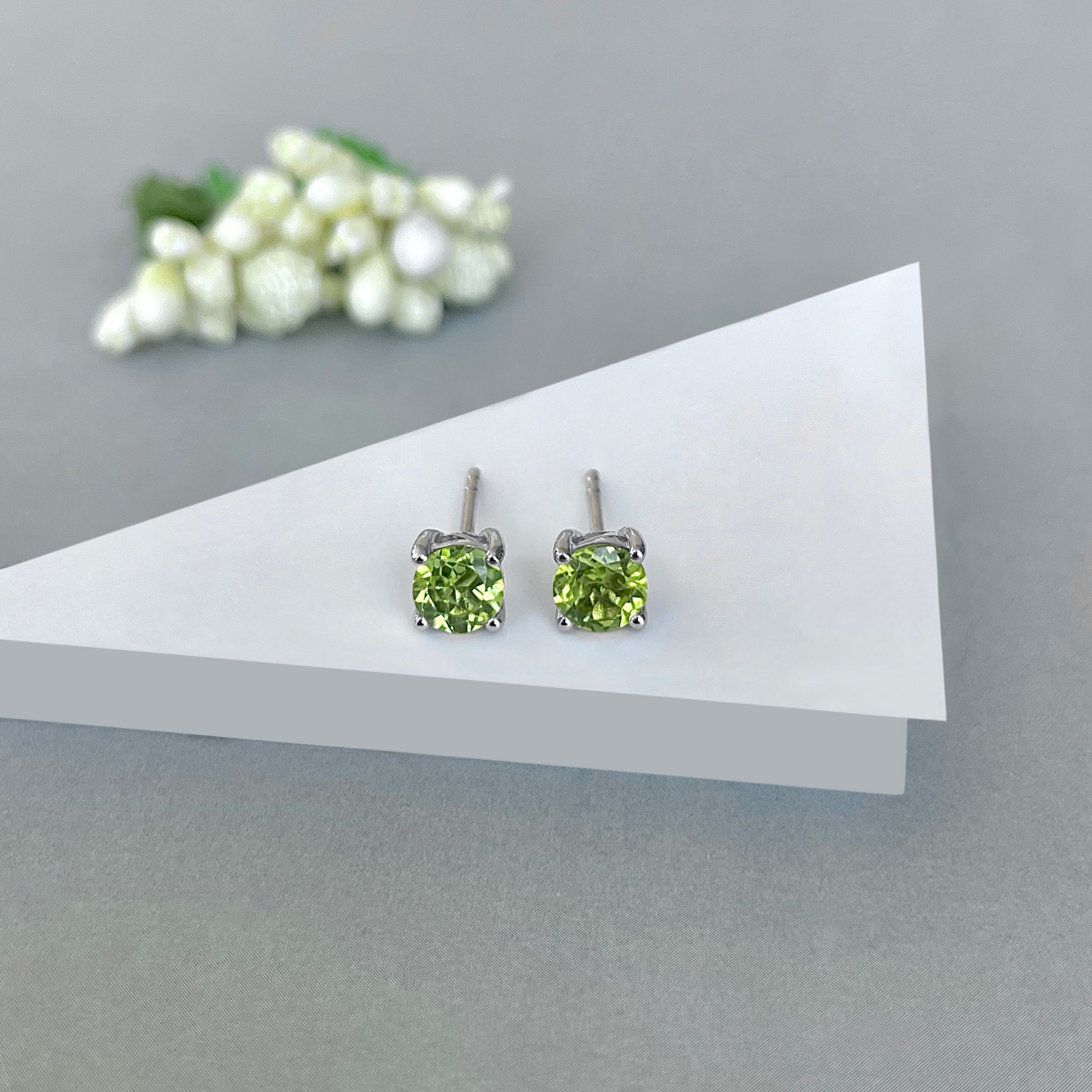 Peridot Stud Earring-(PER-SE-1321.)